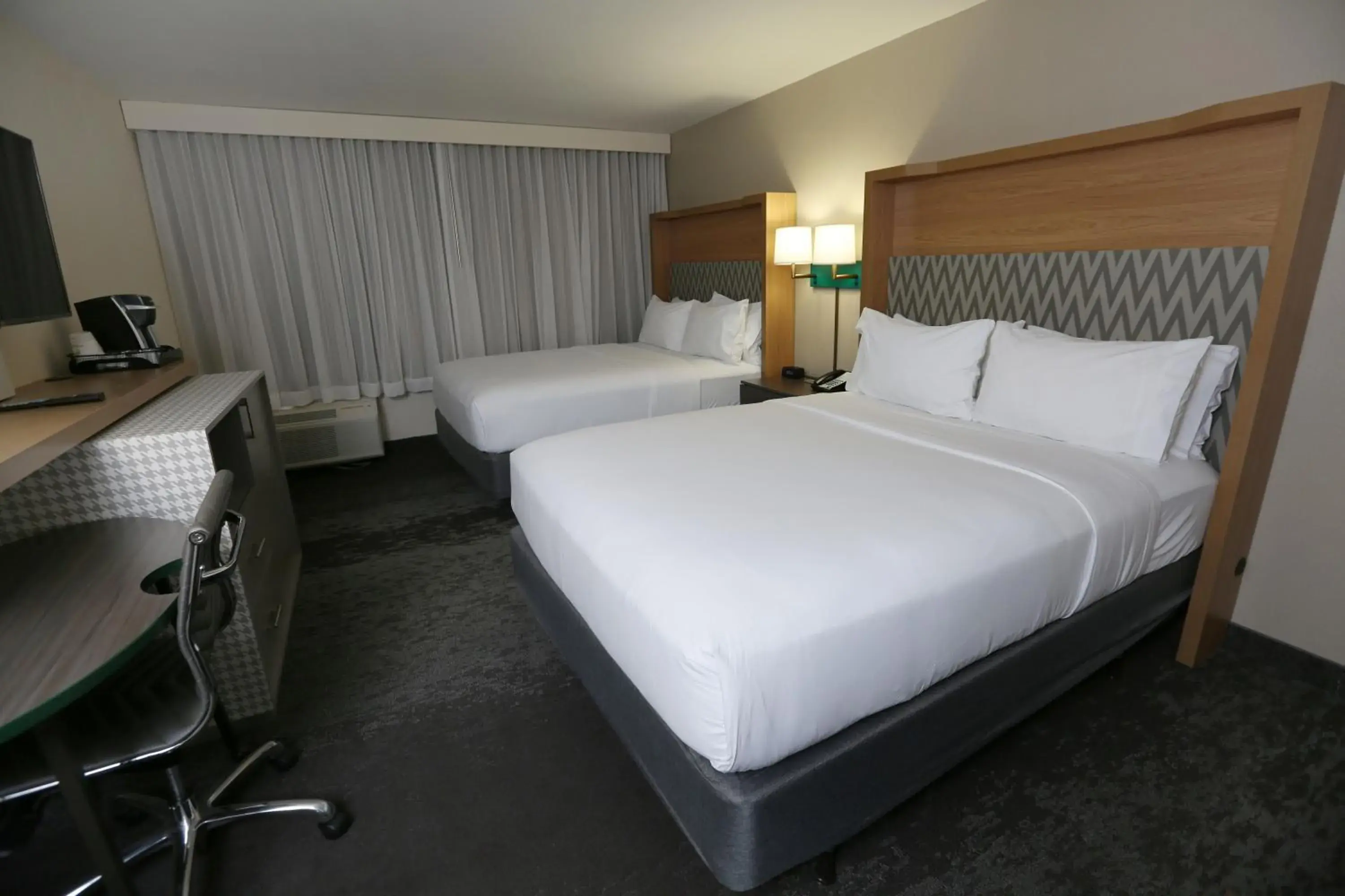 Standard Queen Room with Two Queen Beds in Holiday Inn Chicago North Shore by IHG Standard Queen Room with Two Queen Beds in Holiday Inn Chicago North Shore by IHG