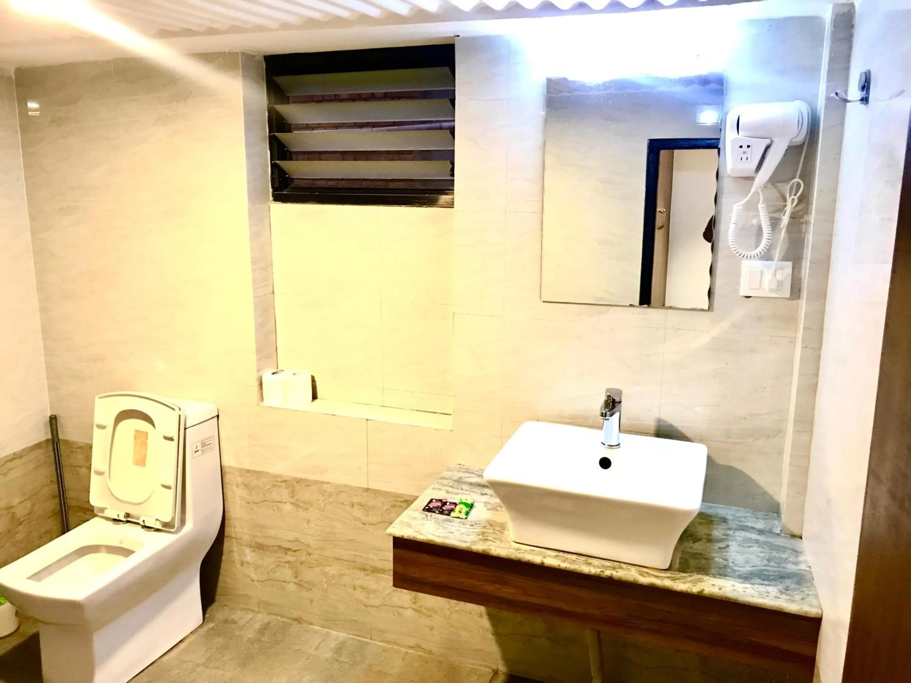 Shower in Shiva Guest House