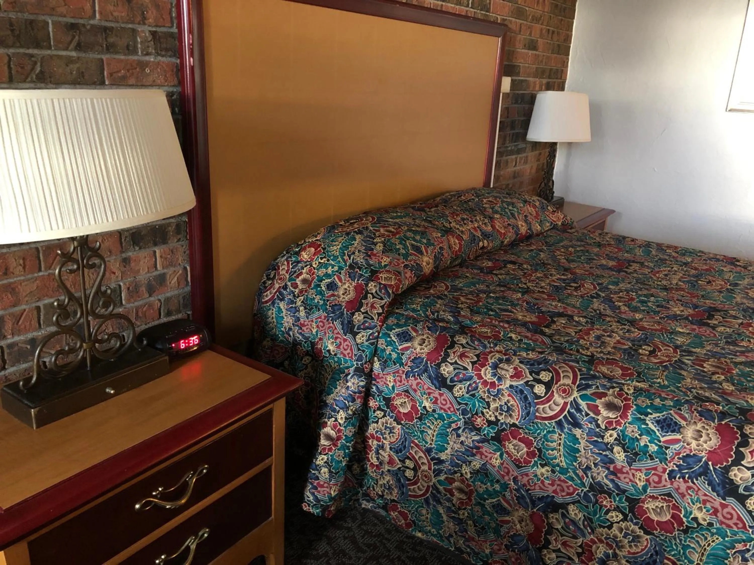Bed in Dunes Inn Alamosa