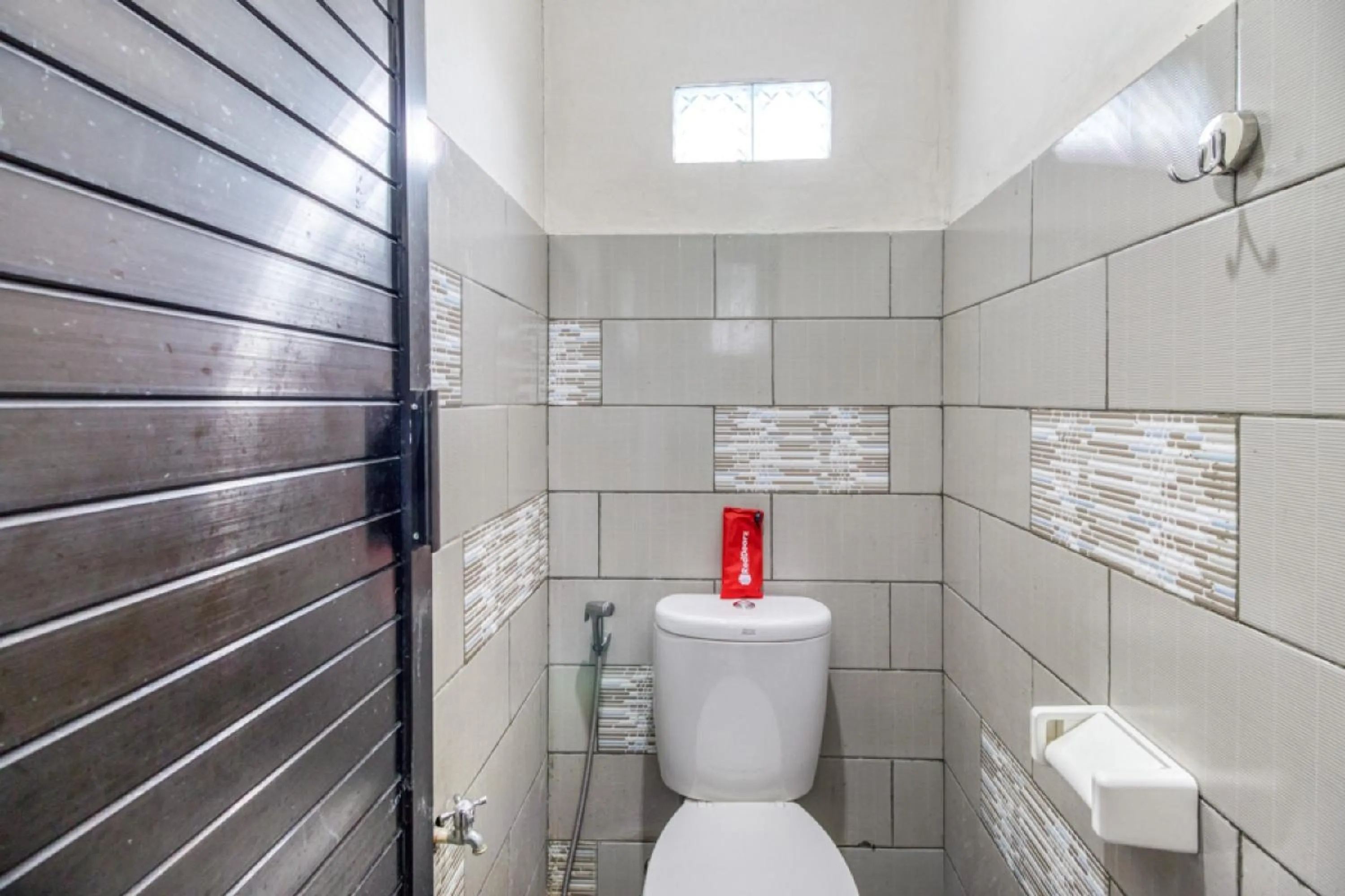 Bathroom in RedDoorz Hostel near Stadion Mandala Krida Yogya