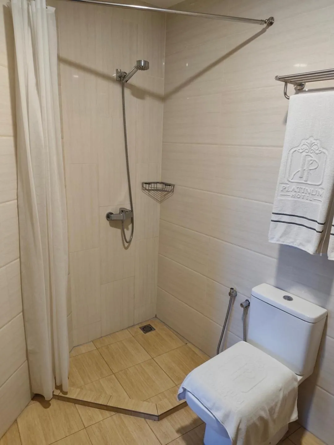 Bathroom, Bed in Lintas Platinum Hotel