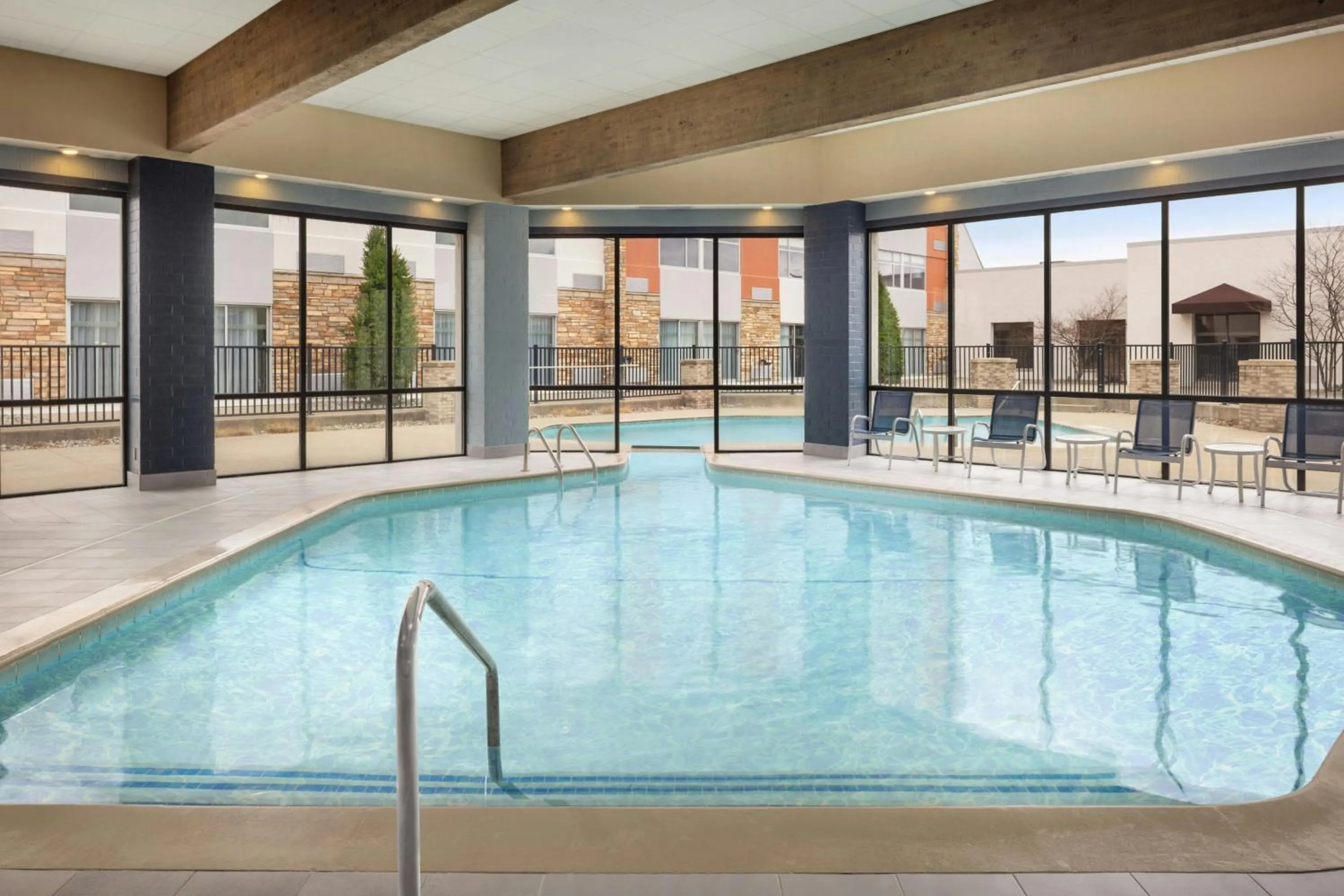 Swimming pool in Four Points By Sheraton - Saginaw