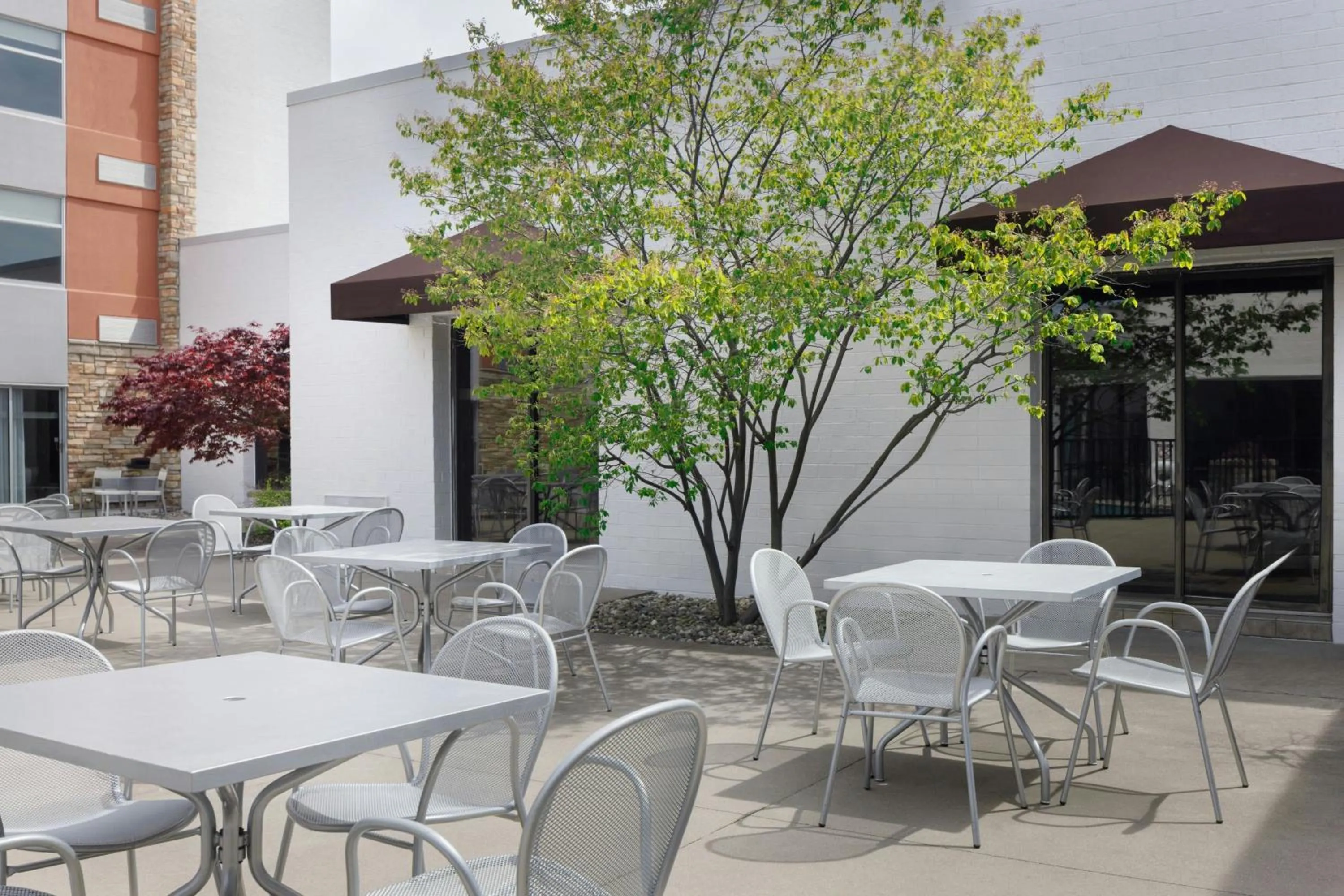 Swimming pool in Four Points By Sheraton - Saginaw