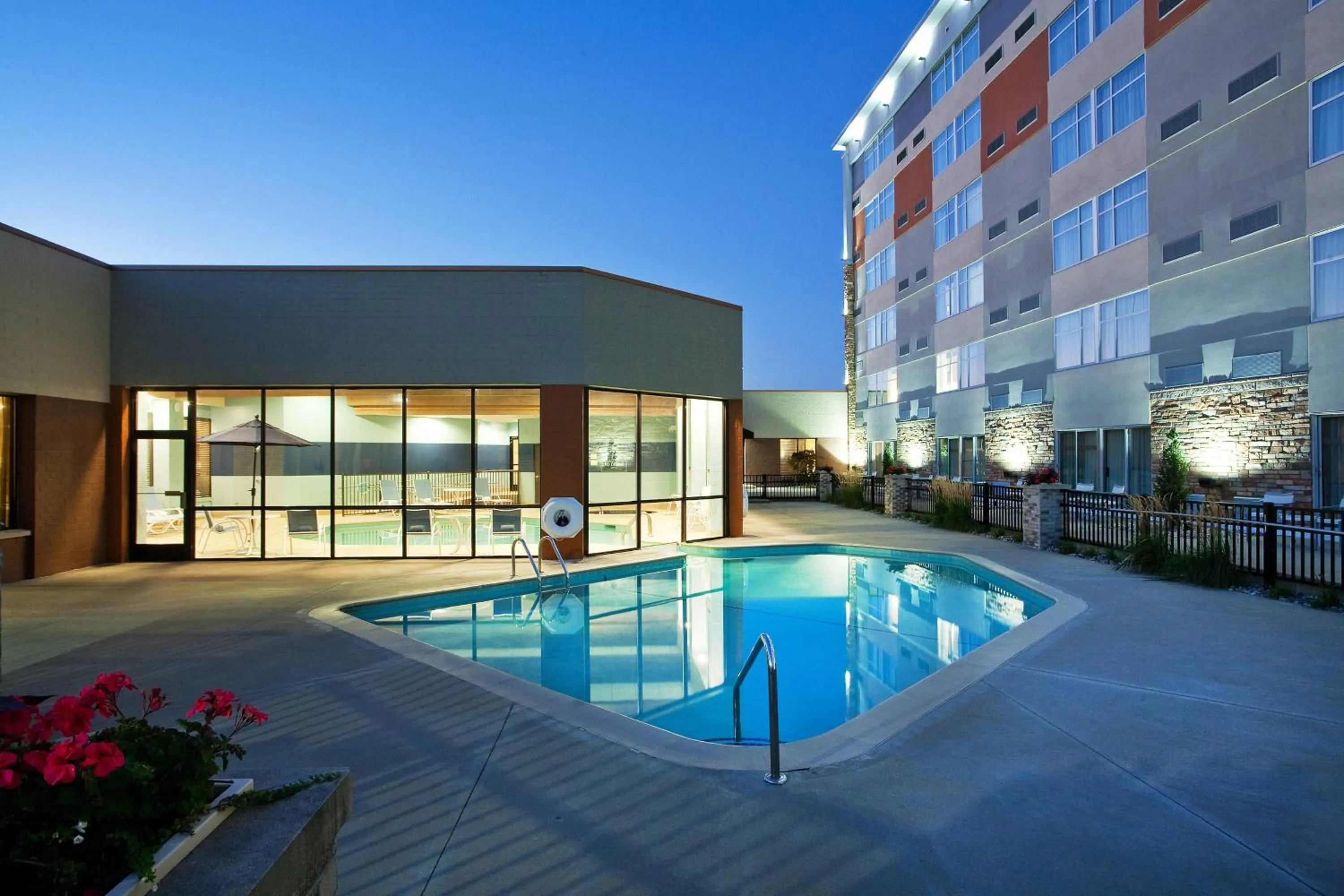 Swimming pool in Four Points By Sheraton - Saginaw