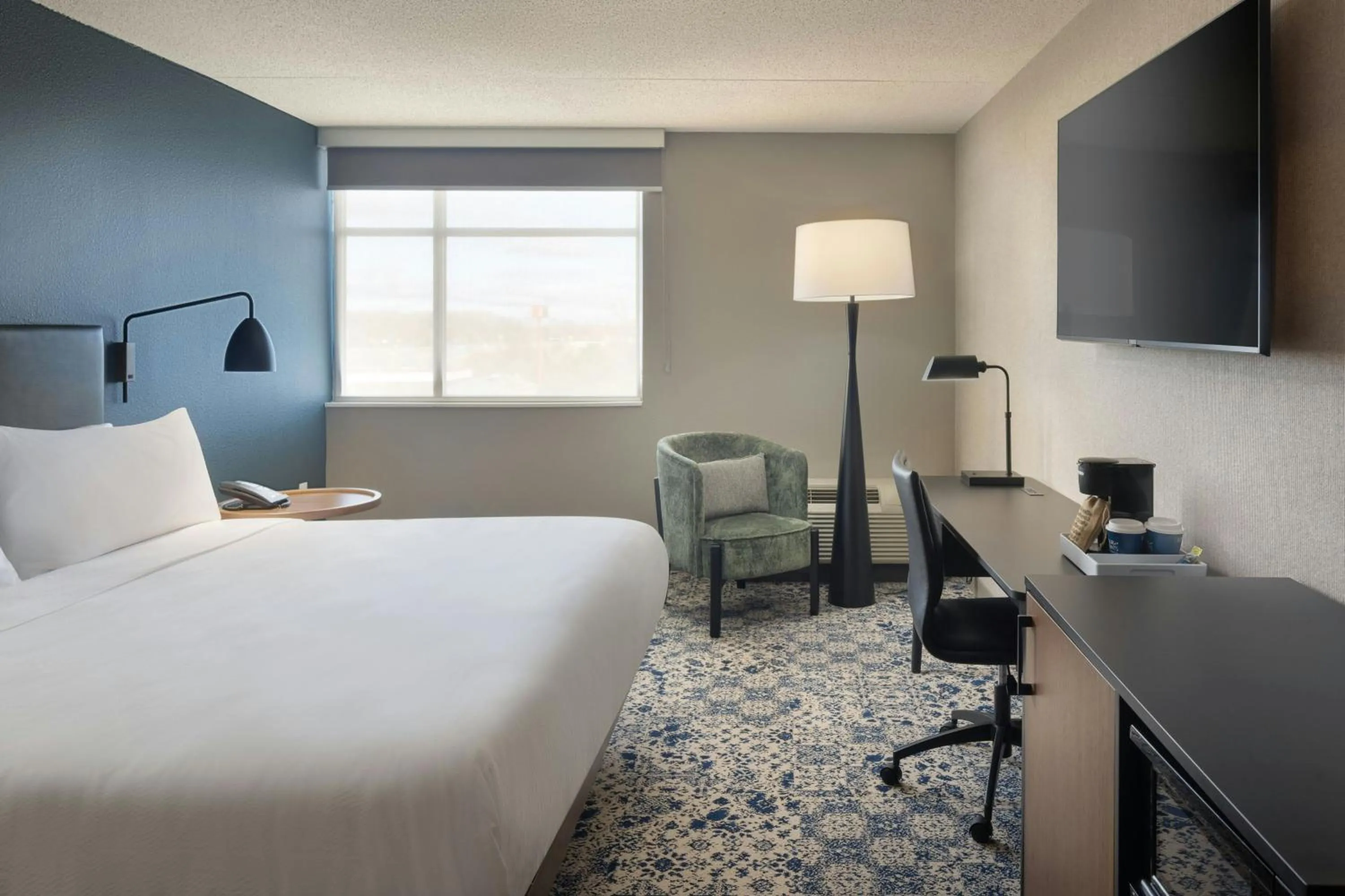 Bedroom, Bed in Four Points By Sheraton - Saginaw