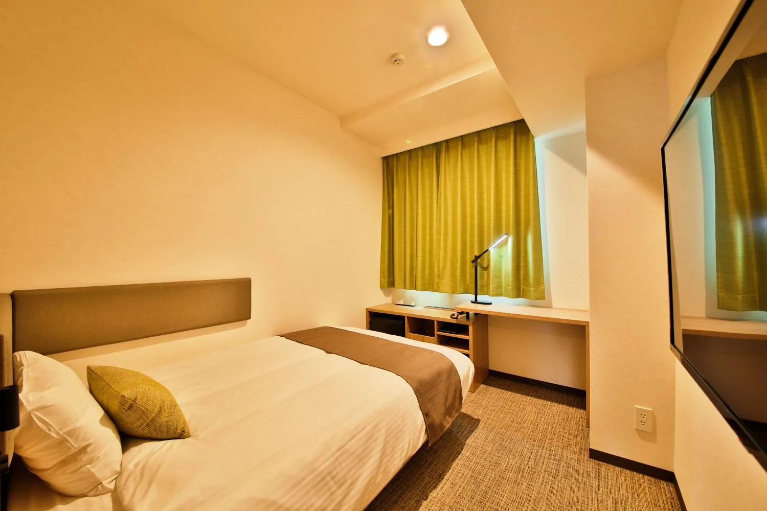 Photo of the whole room, Bed in Rembrandt Style Gotemba Komakado