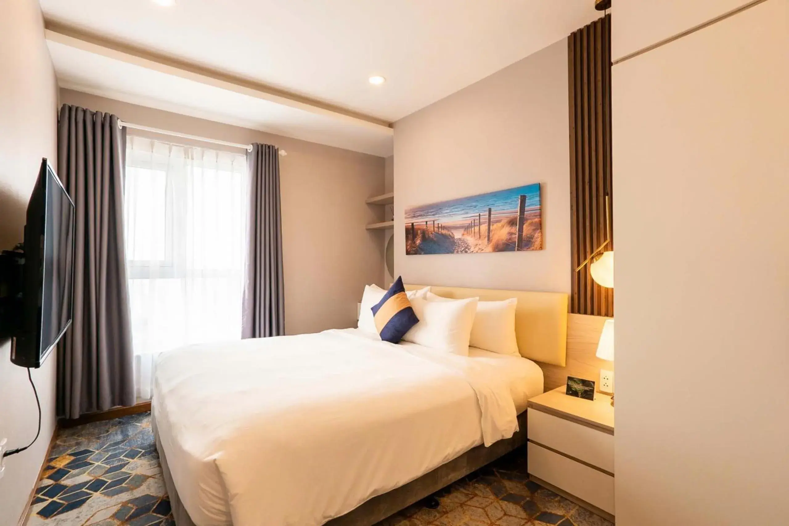 Two-Bedroom Executive Apartment with Balcony in La Vela Saigon Hotel Two-Bedroom Executive Apartment with Balcony in La Vela Saigon Hotel