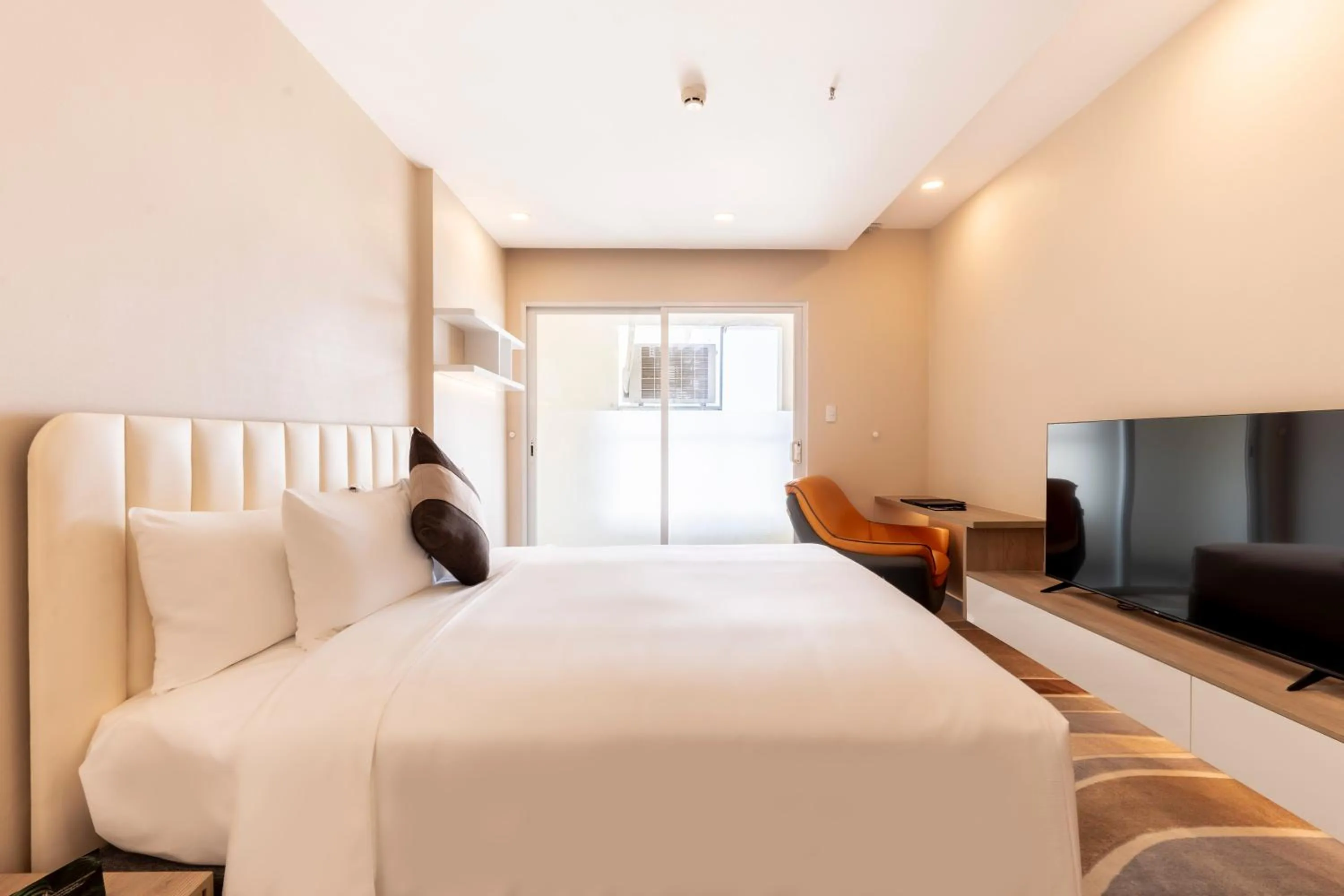 Bedroom, Bed in La Vela Saigon Hotel