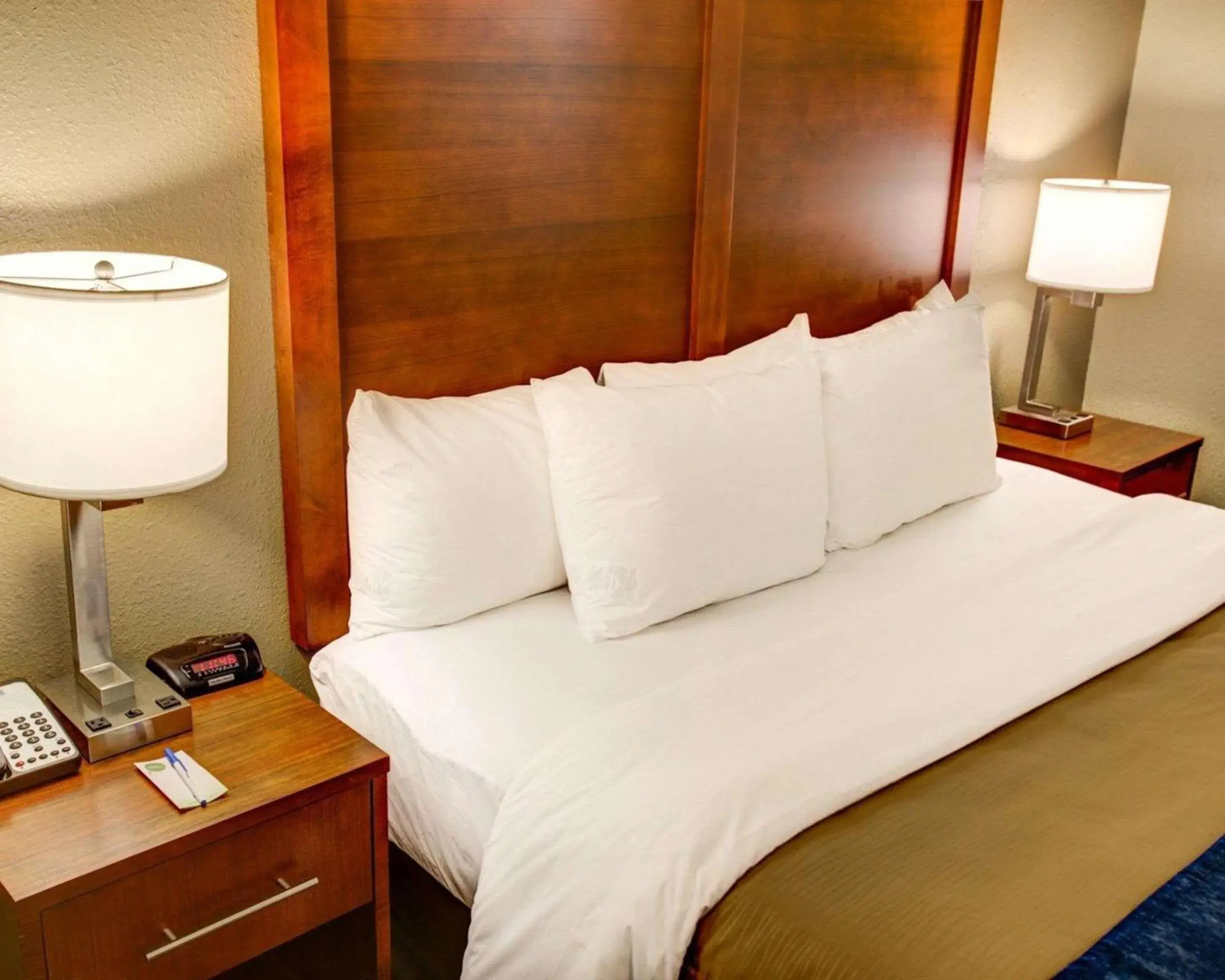 Photo of the whole room, Bed in Comfort Inn Conference Center Pittsburgh Penn Hills Photo of the whole room, Bed in Comfort Inn Conference Center Pittsburgh Penn Hills