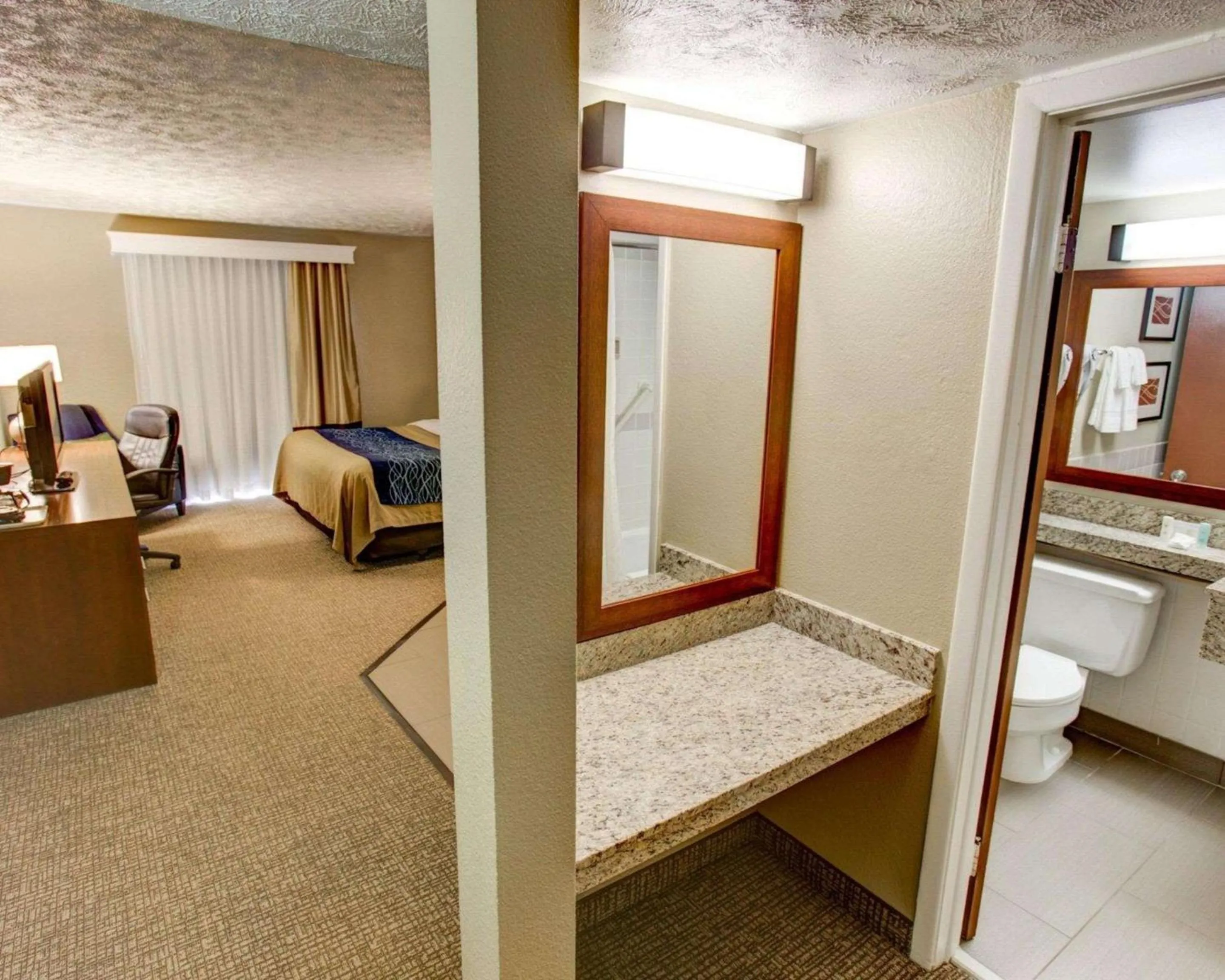 Bedroom, Bed in Comfort Inn Conference Center Pittsburgh Penn Hills