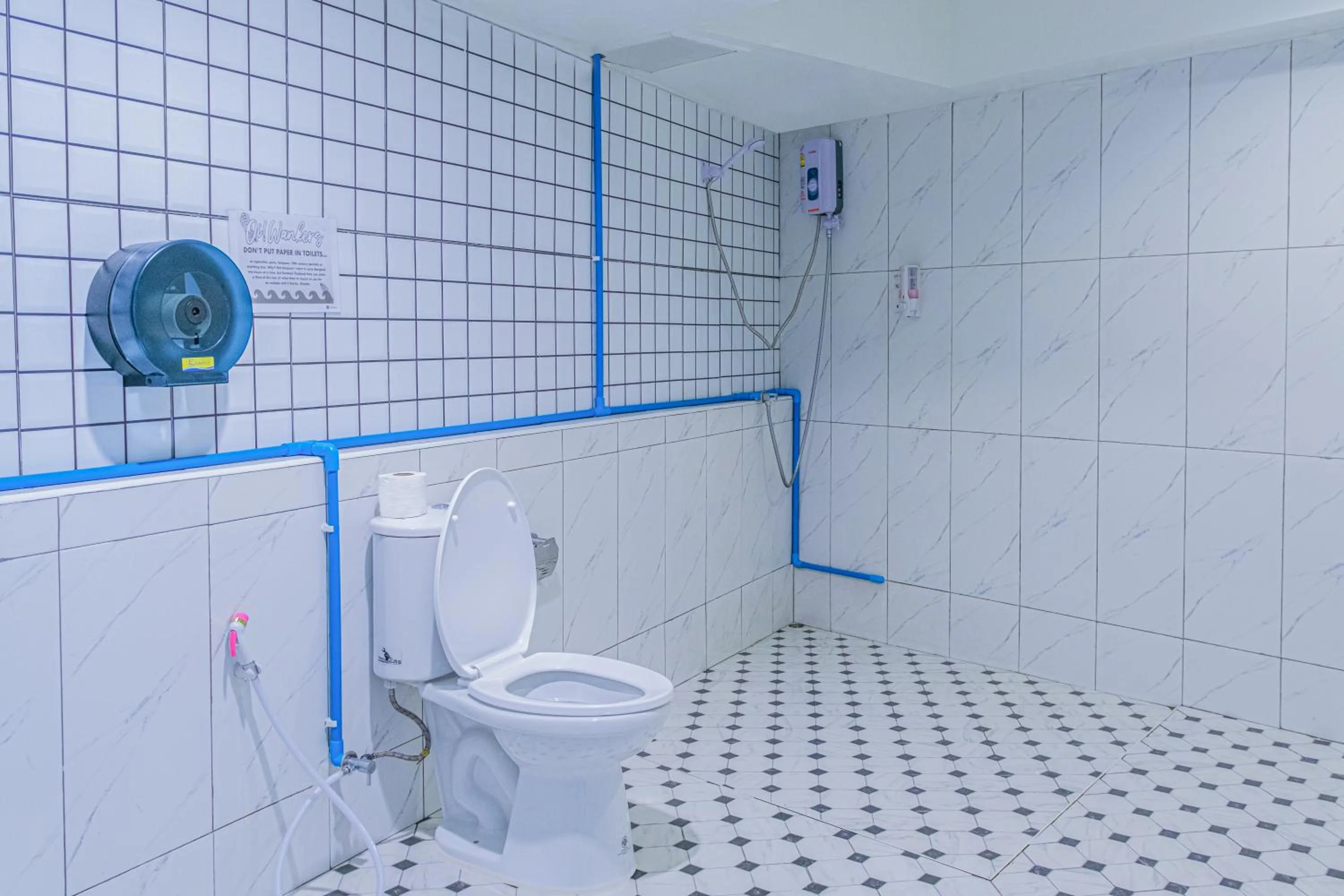 Shower in Bodega Pai