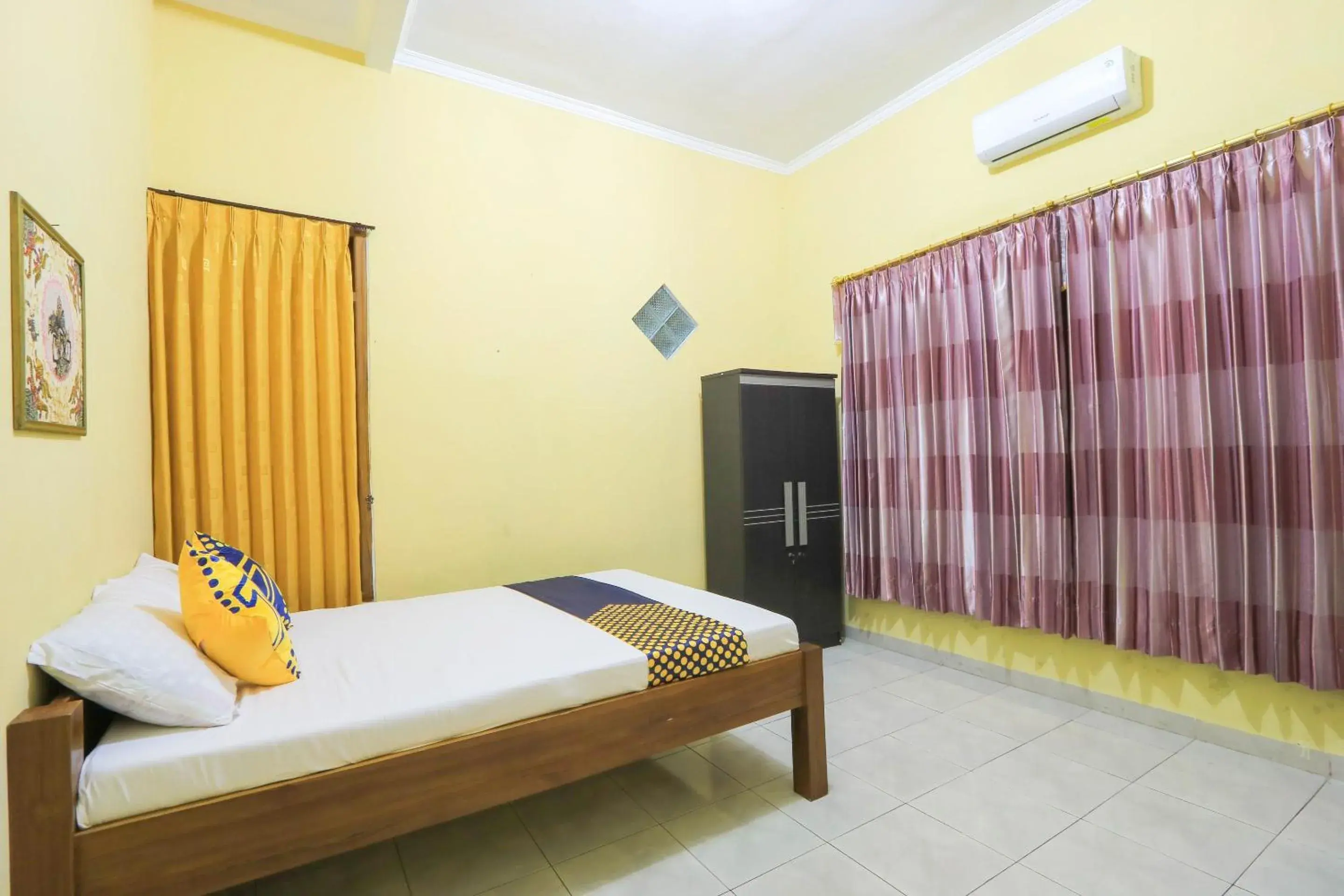 Bedroom in Hotel O Wallet Family Residence Syariah Bedroom in Hotel O Wallet Family Residence Syariah