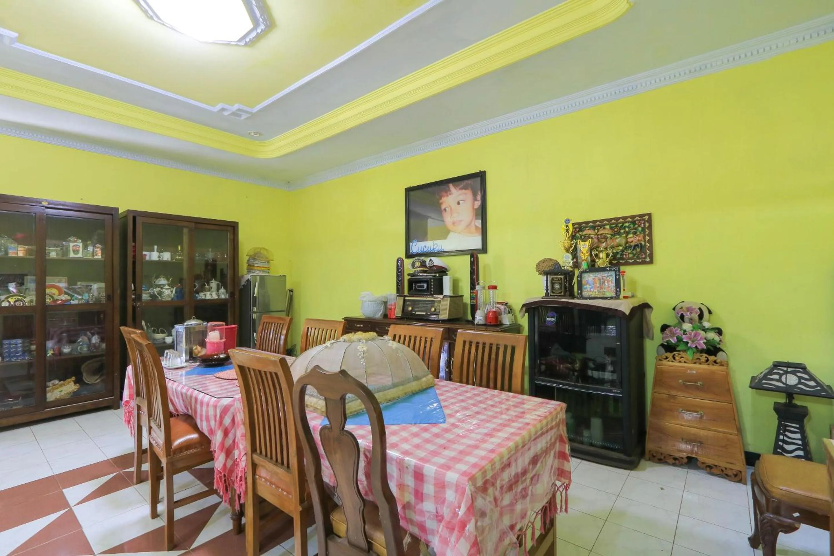 Dining area in Hotel O Wallet Family Residence Syariah