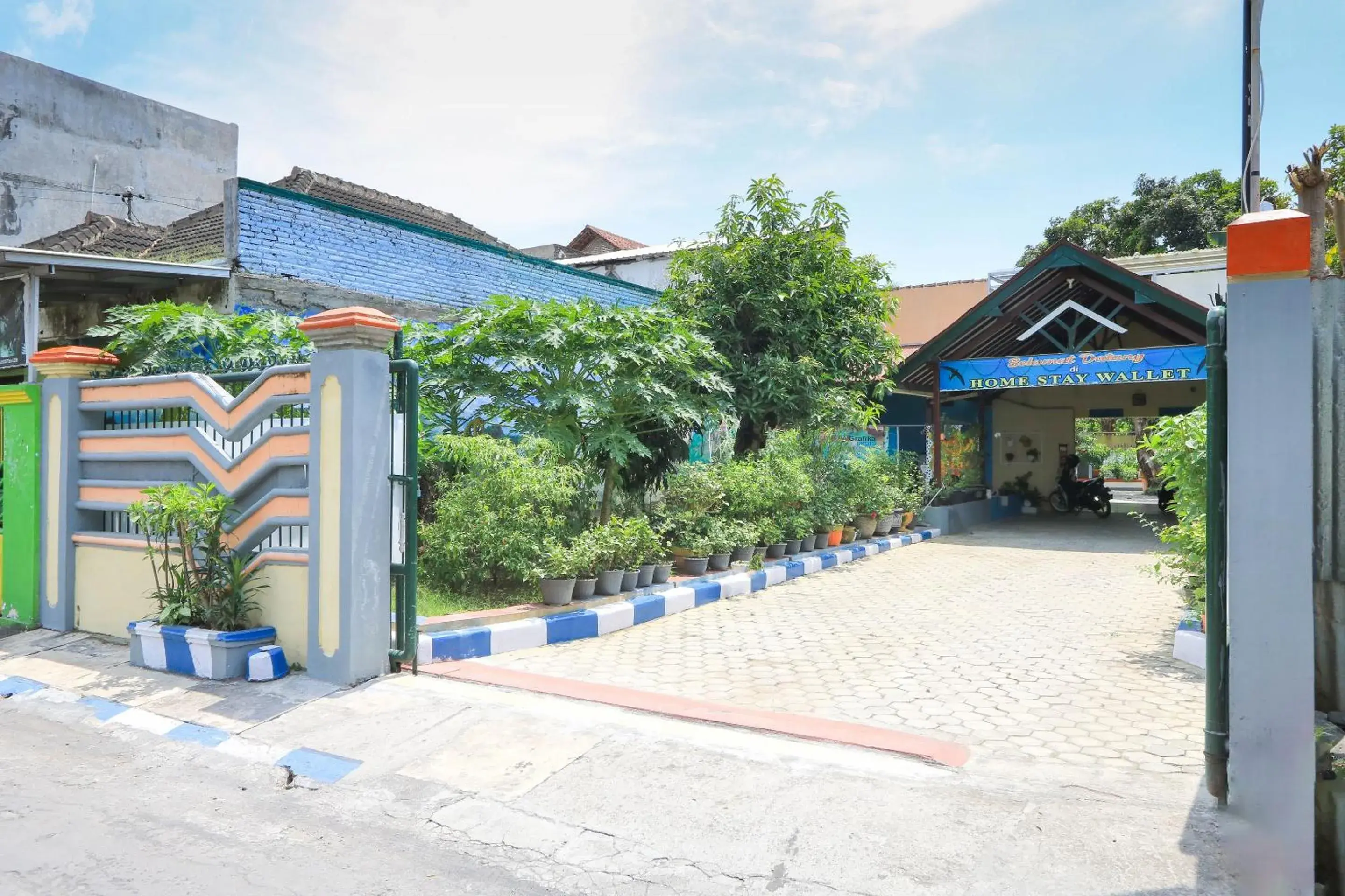 Facade/entrance in Hotel O Wallet Family Residence Syariah Facade/entrance in Hotel O Wallet Family Residence Syariah