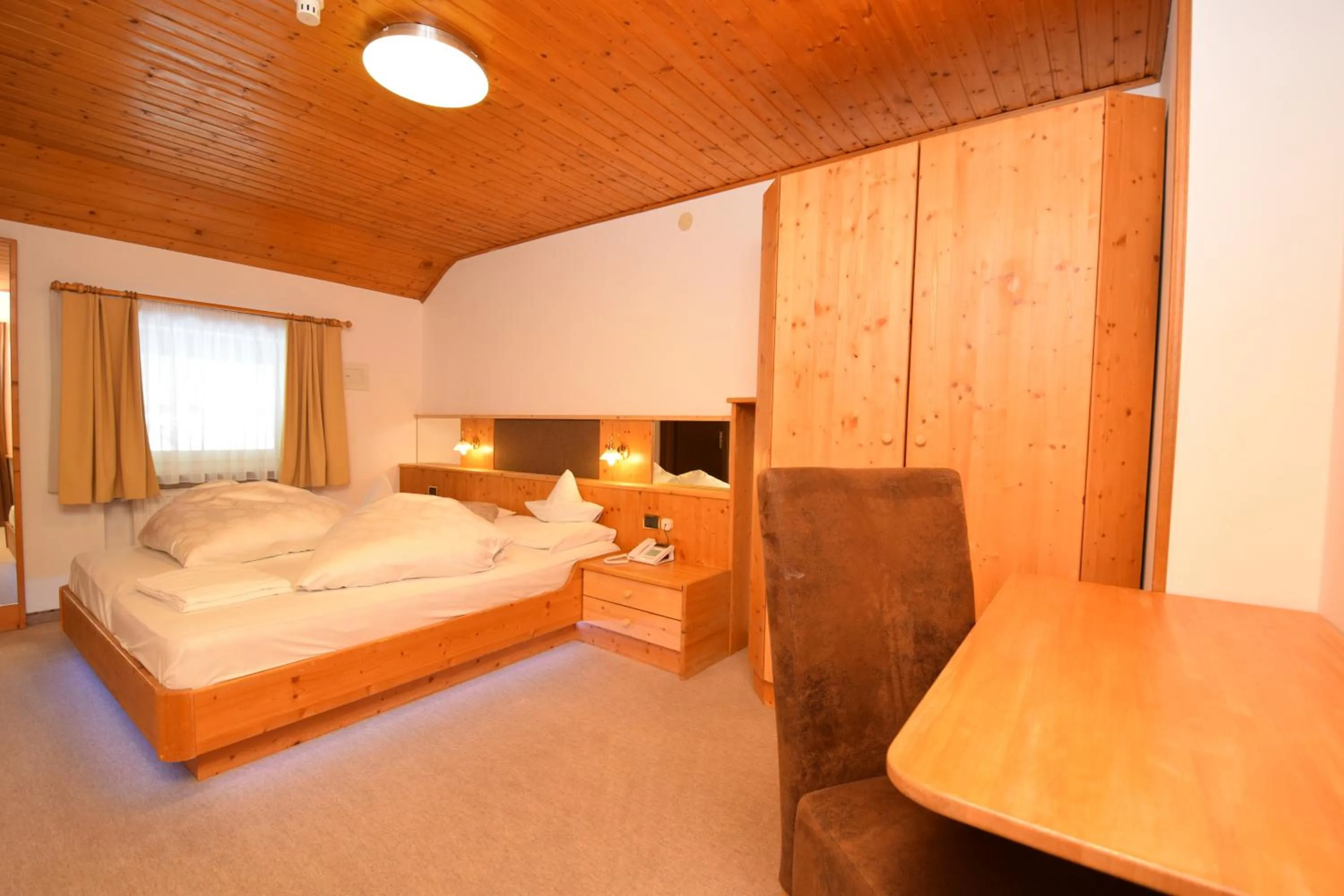 Property building, Bed in Hotel Chalet Olympia