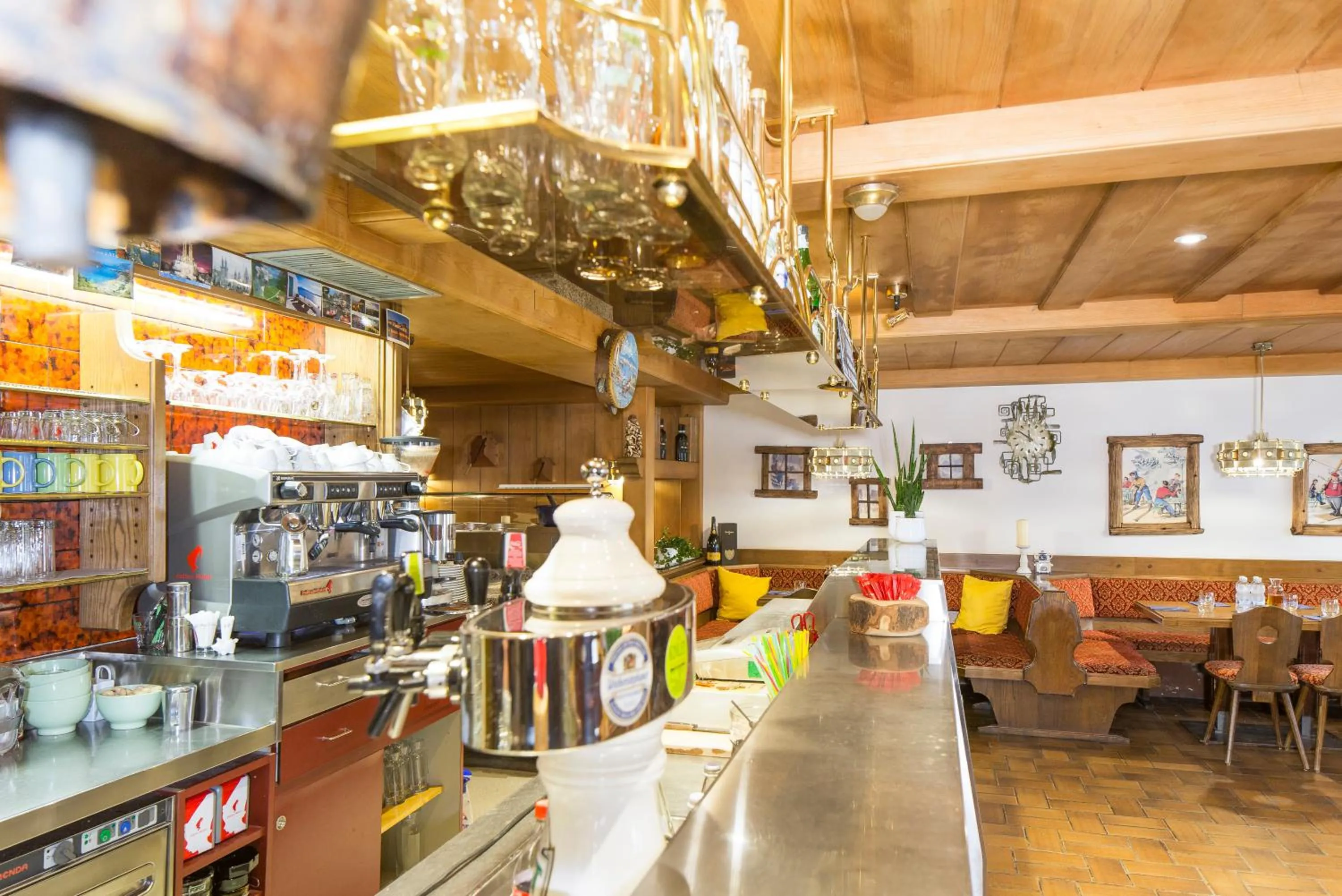 Lounge or bar in Hotel Chalet Olympia