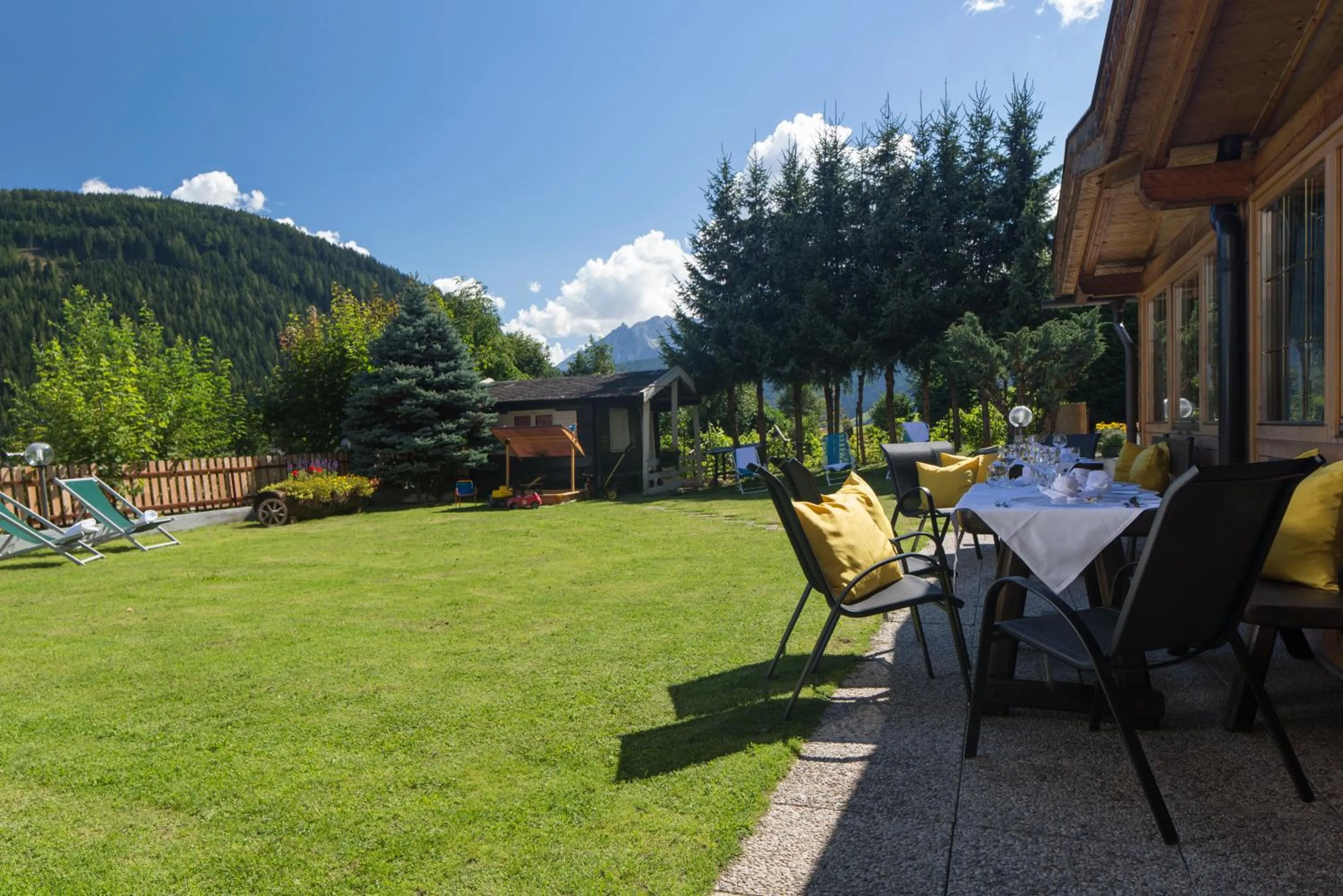 Garden in Hotel Chalet Olympia