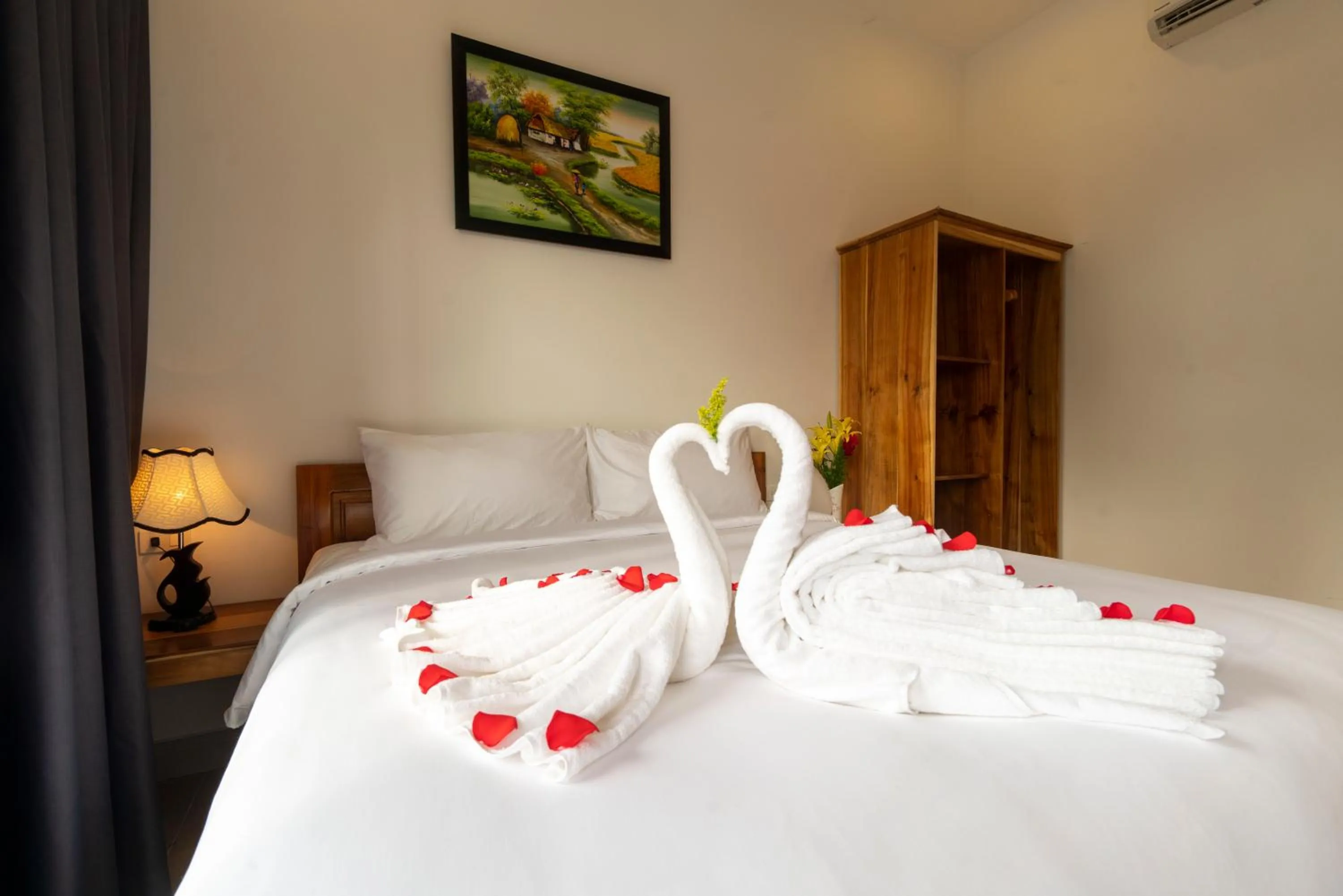 Bedroom, Bed in Aurora House