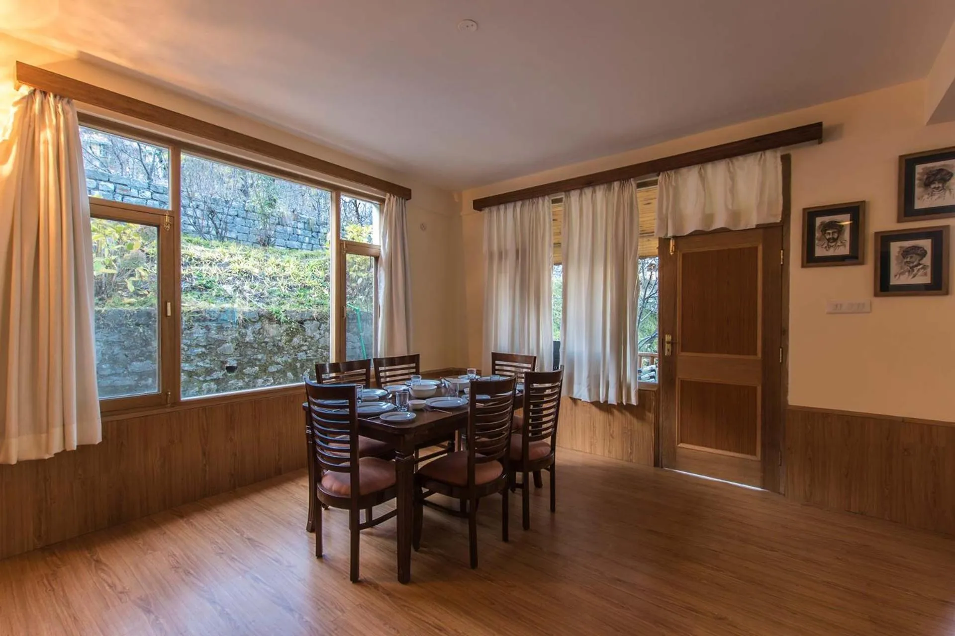 Dining area in StayVista at Jodhpur House - 3 BR Pet friendly Villa amidst Apple, Pear and Cherry Orchards in Manali