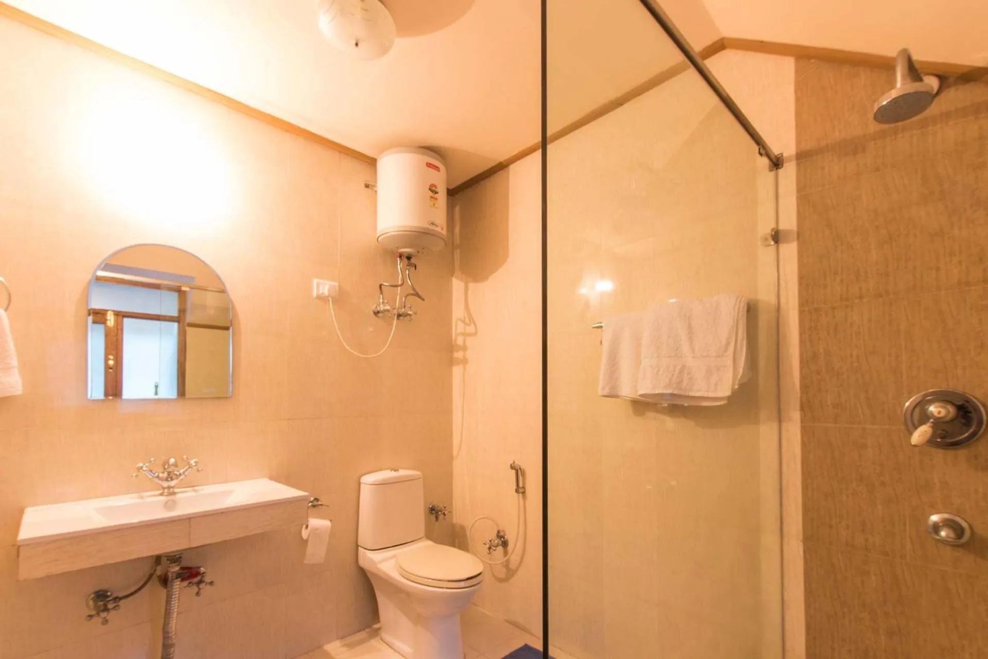 Bathroom in StayVista at Jodhpur House - 3 BR Pet friendly Villa amidst Apple, Pear and Cherry Orchards in Manali