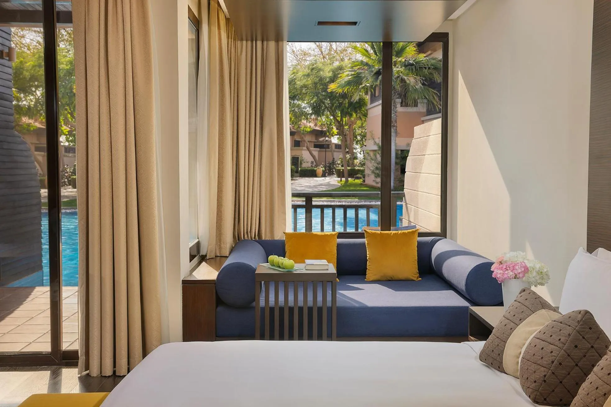 Bedroom, Bed in Anantara The Palm Dubai Resort