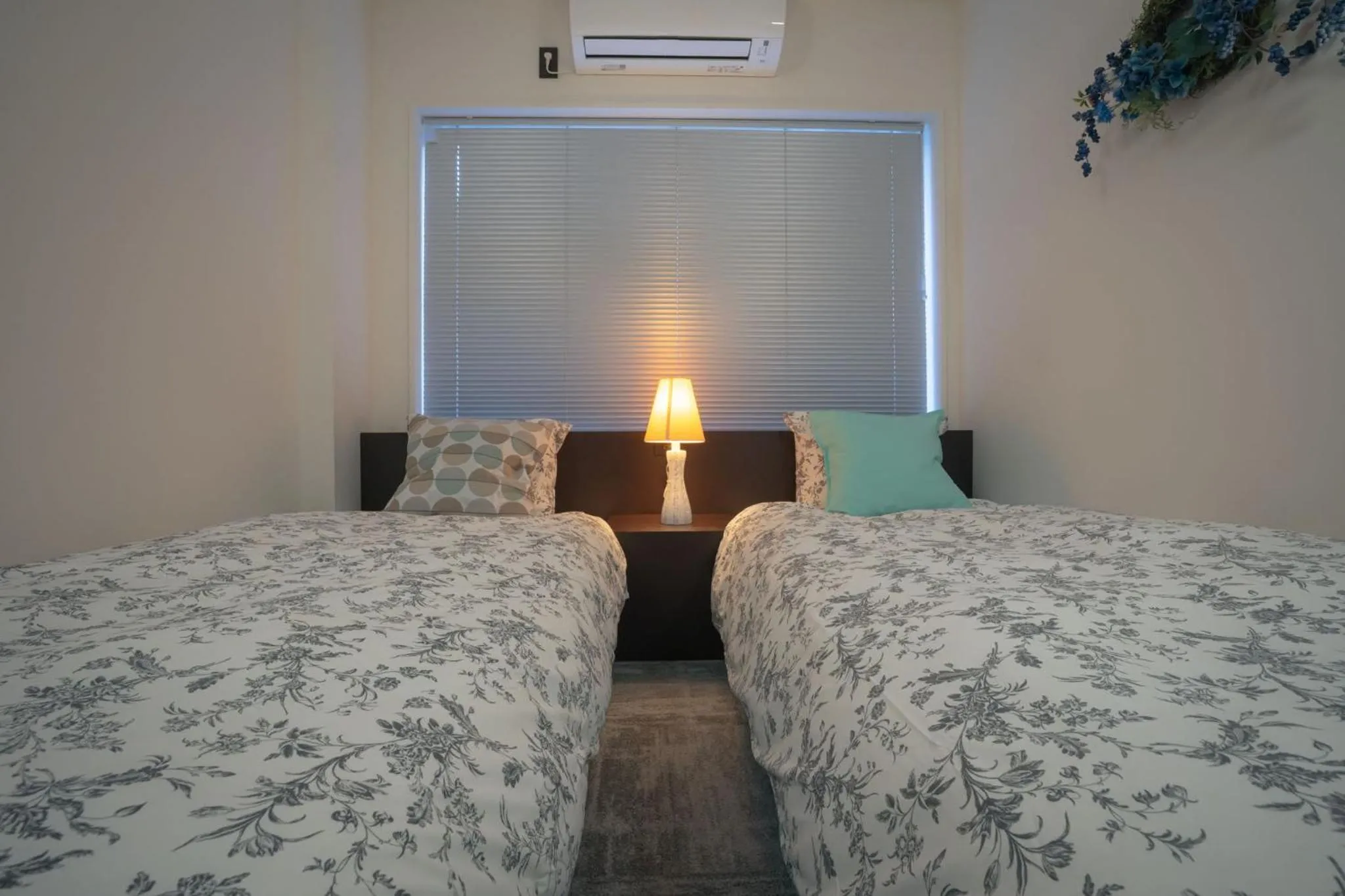 Photo of the whole room, Bed in Hotel Trim