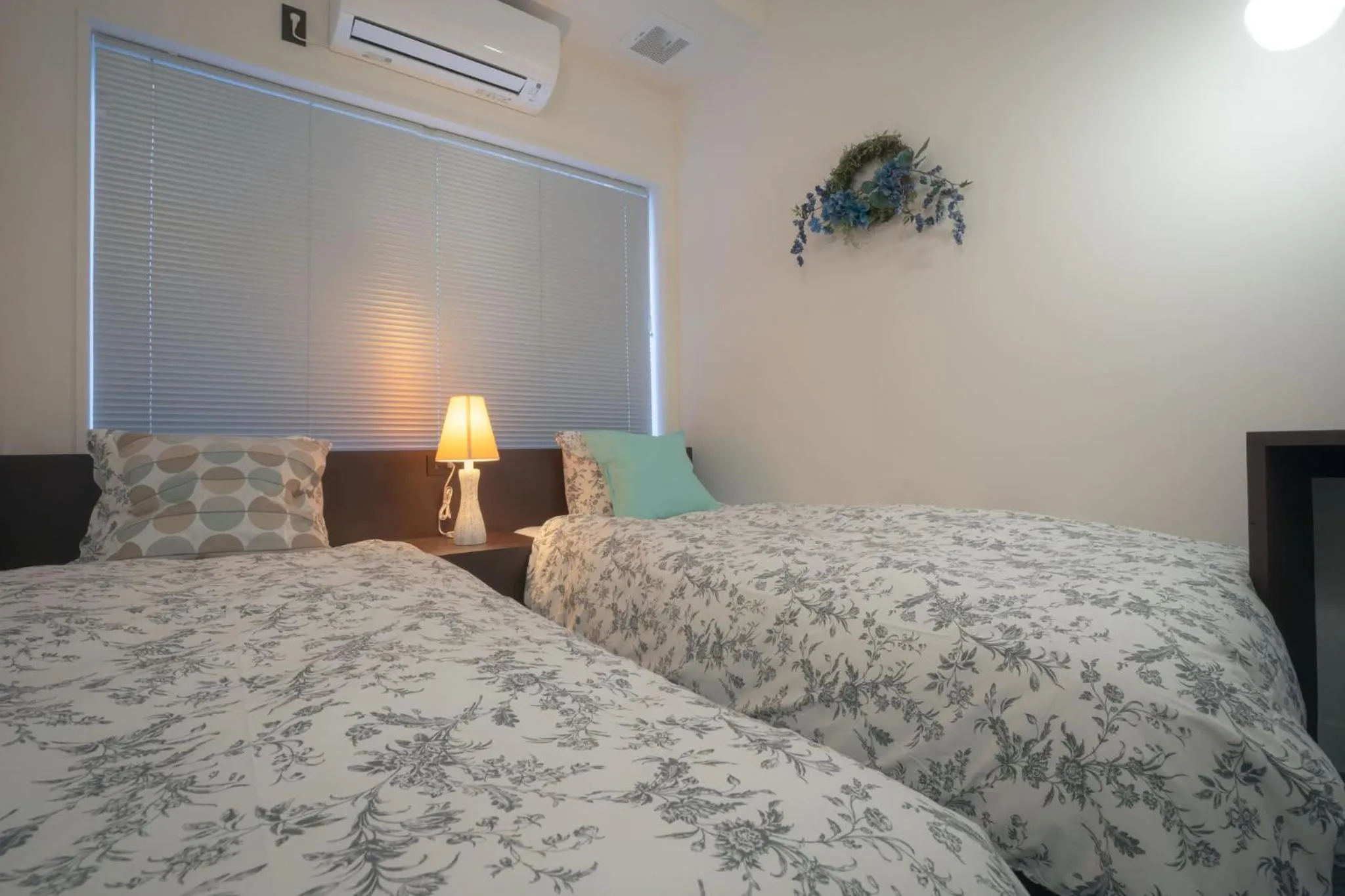 Photo of the whole room, Bed in Hotel Trim