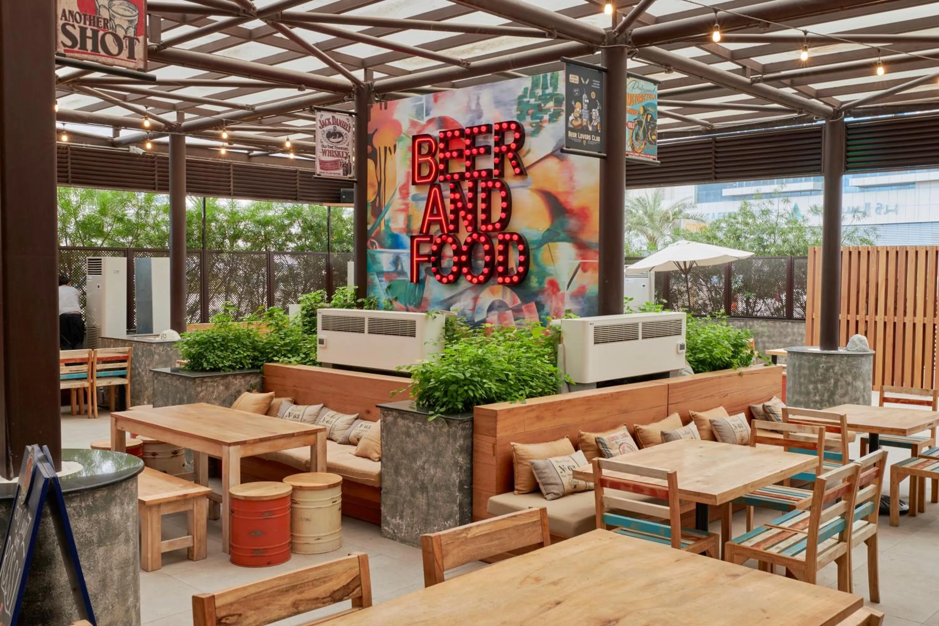 Restaurant/places to eat in Citymax Hotel Business Bay