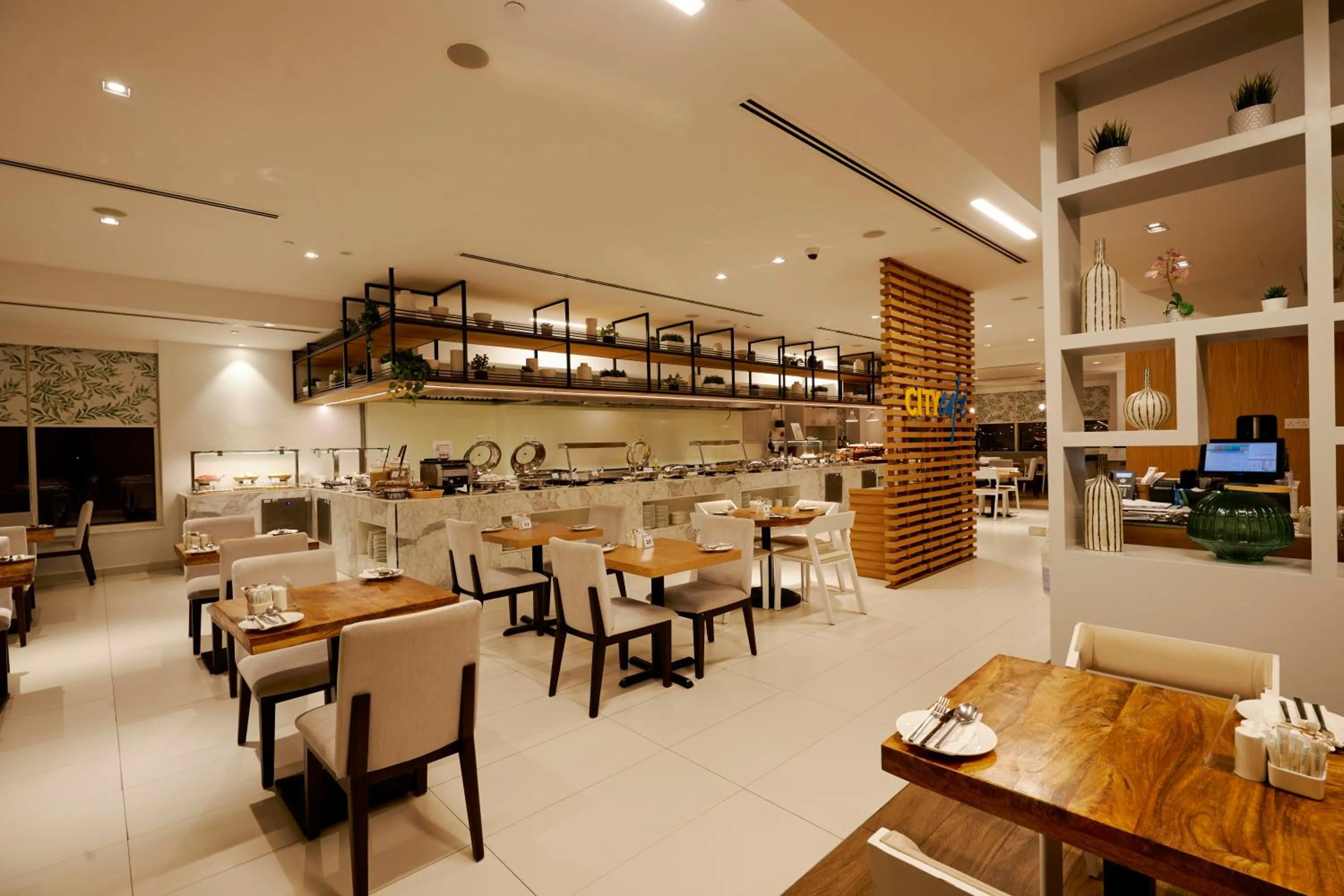 Restaurant/places to eat in Citymax Hotel Business Bay