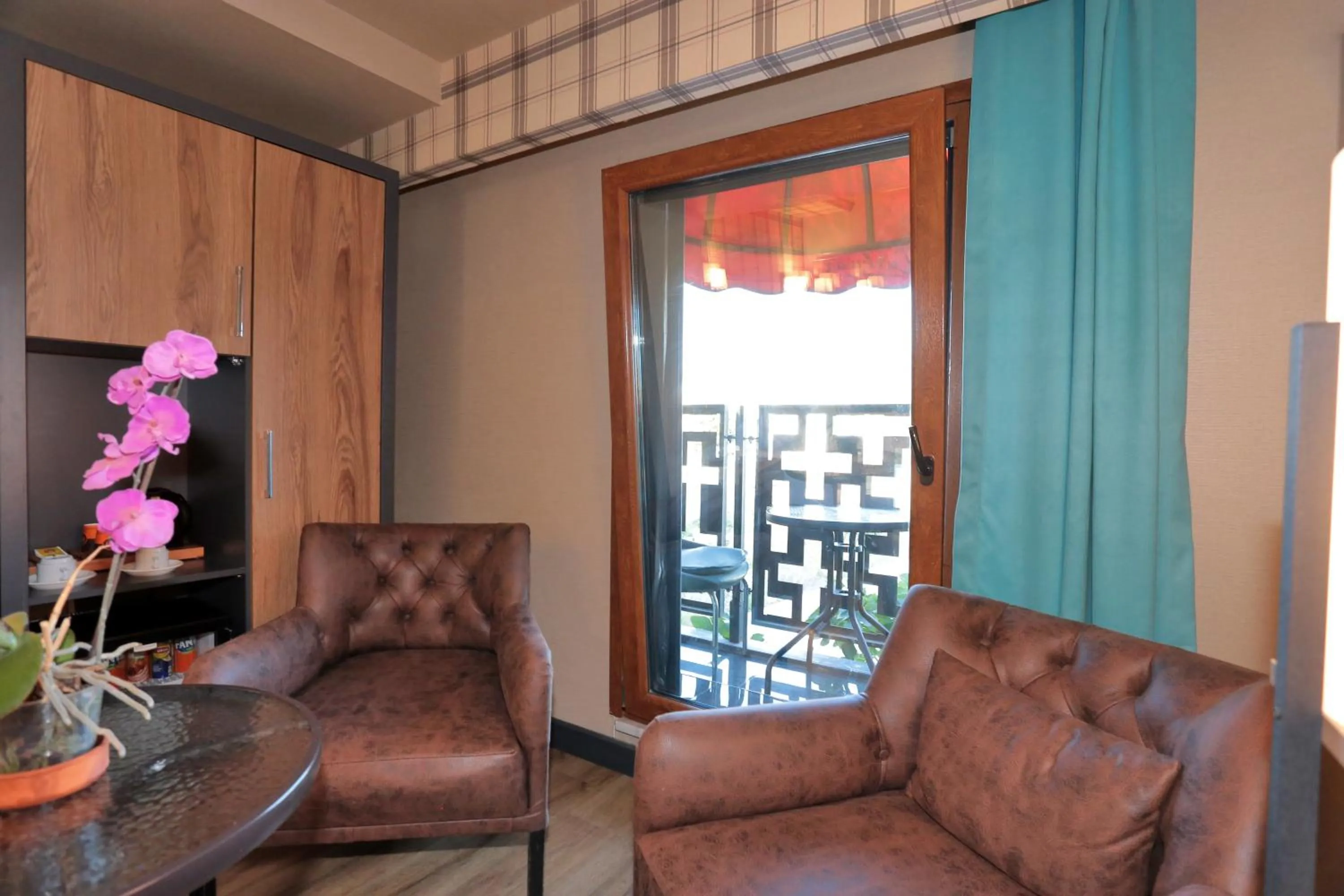 Seating area in Turkuaz Hotel