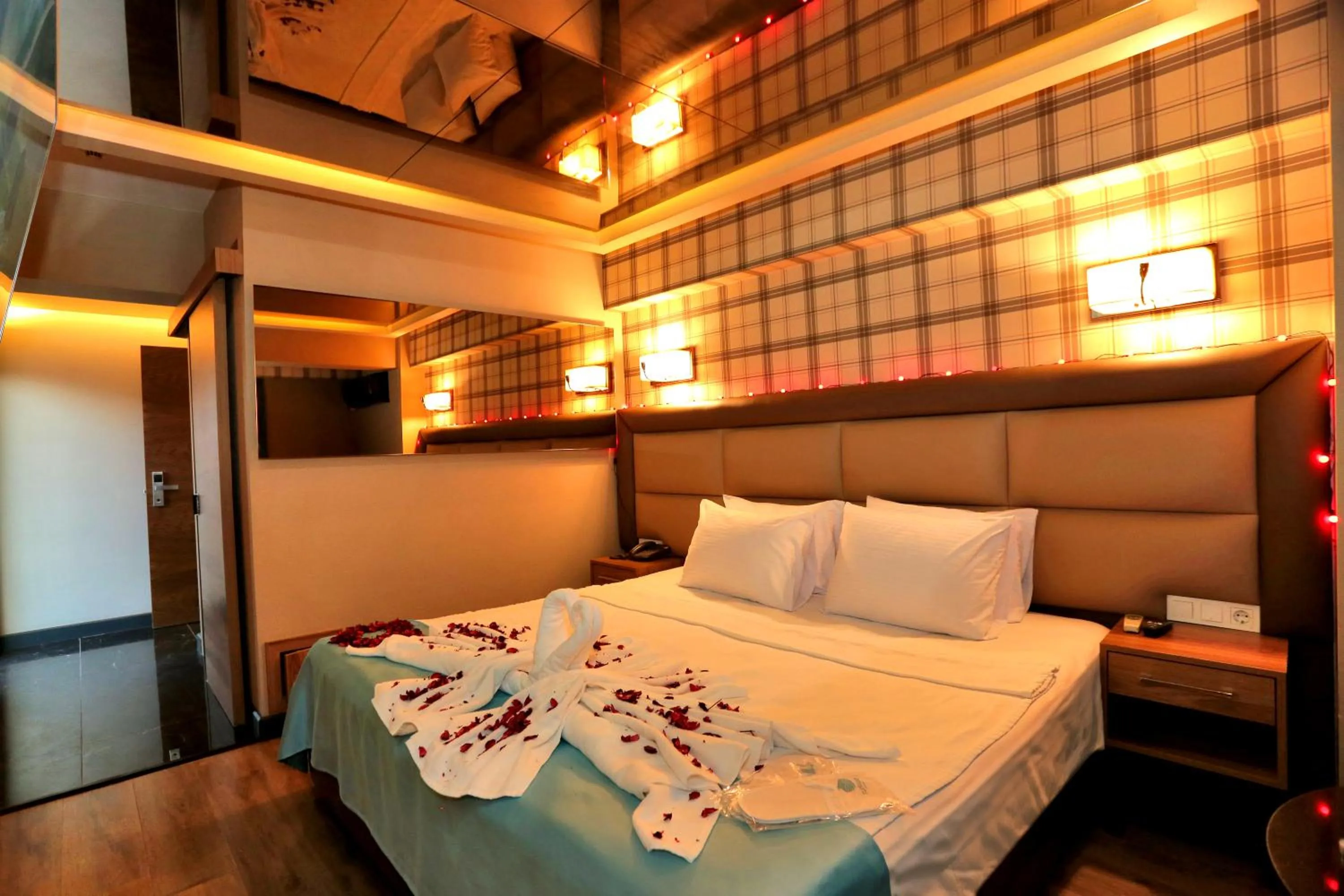 Bedroom, Bed in Turkuaz Hotel