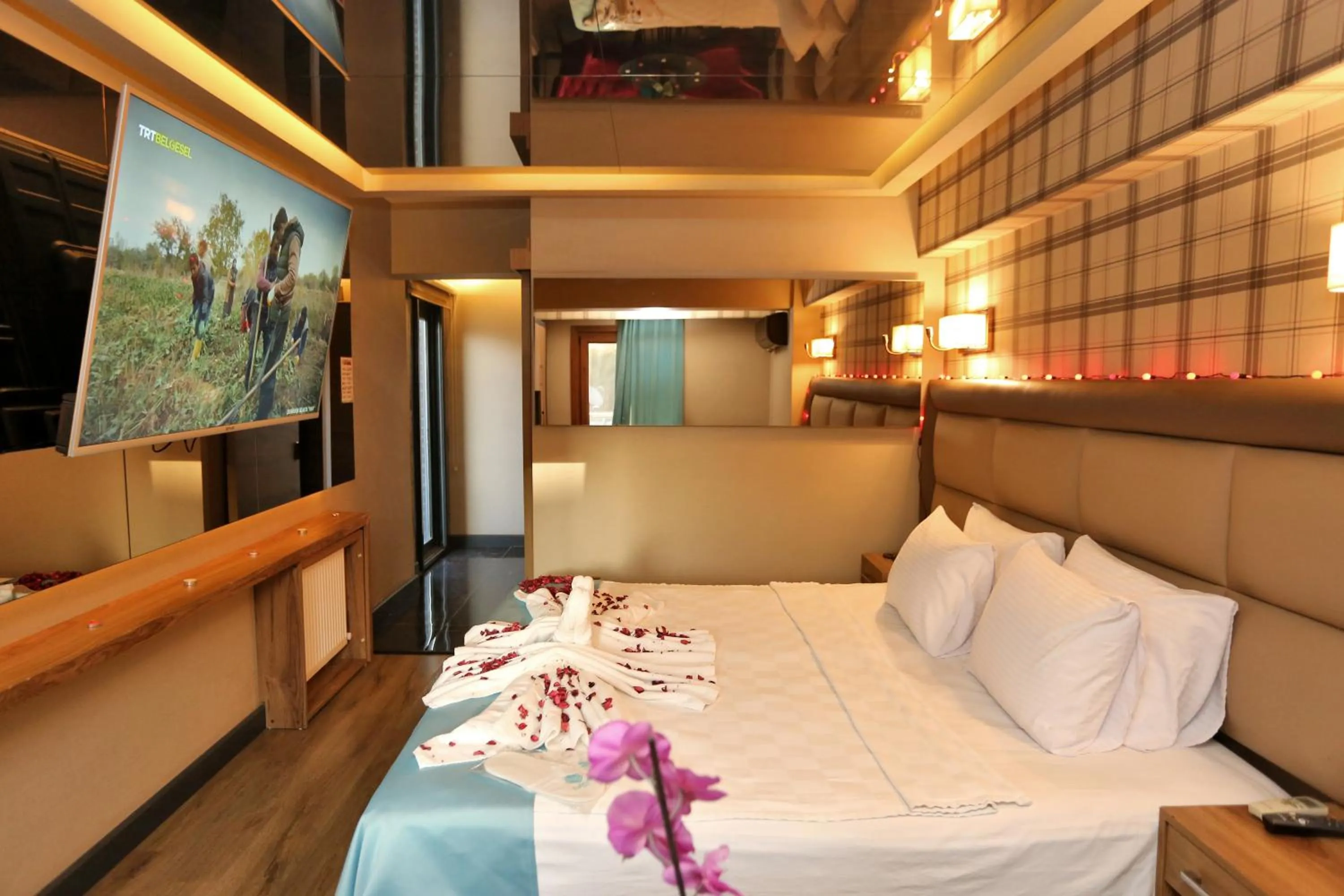 TV and multimedia, Bed in Turkuaz Hotel