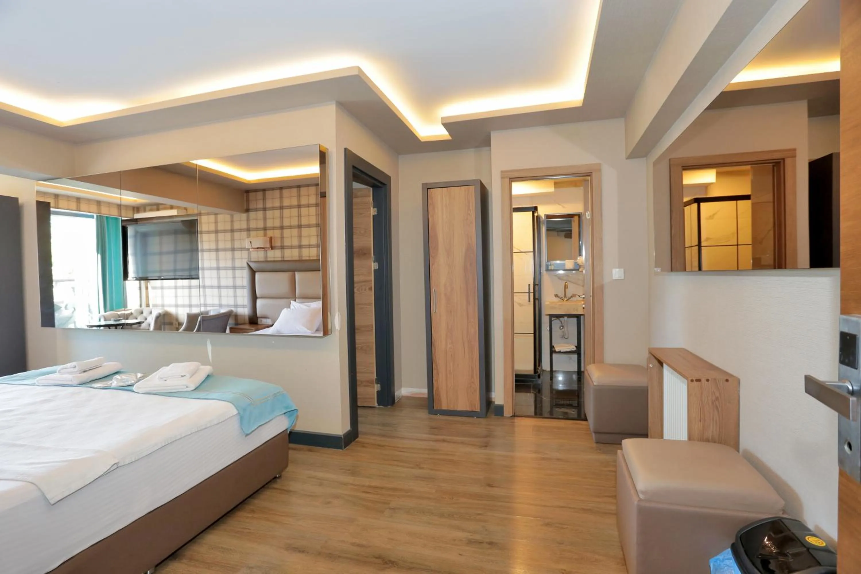 Living room, Bed in Turkuaz Hotel