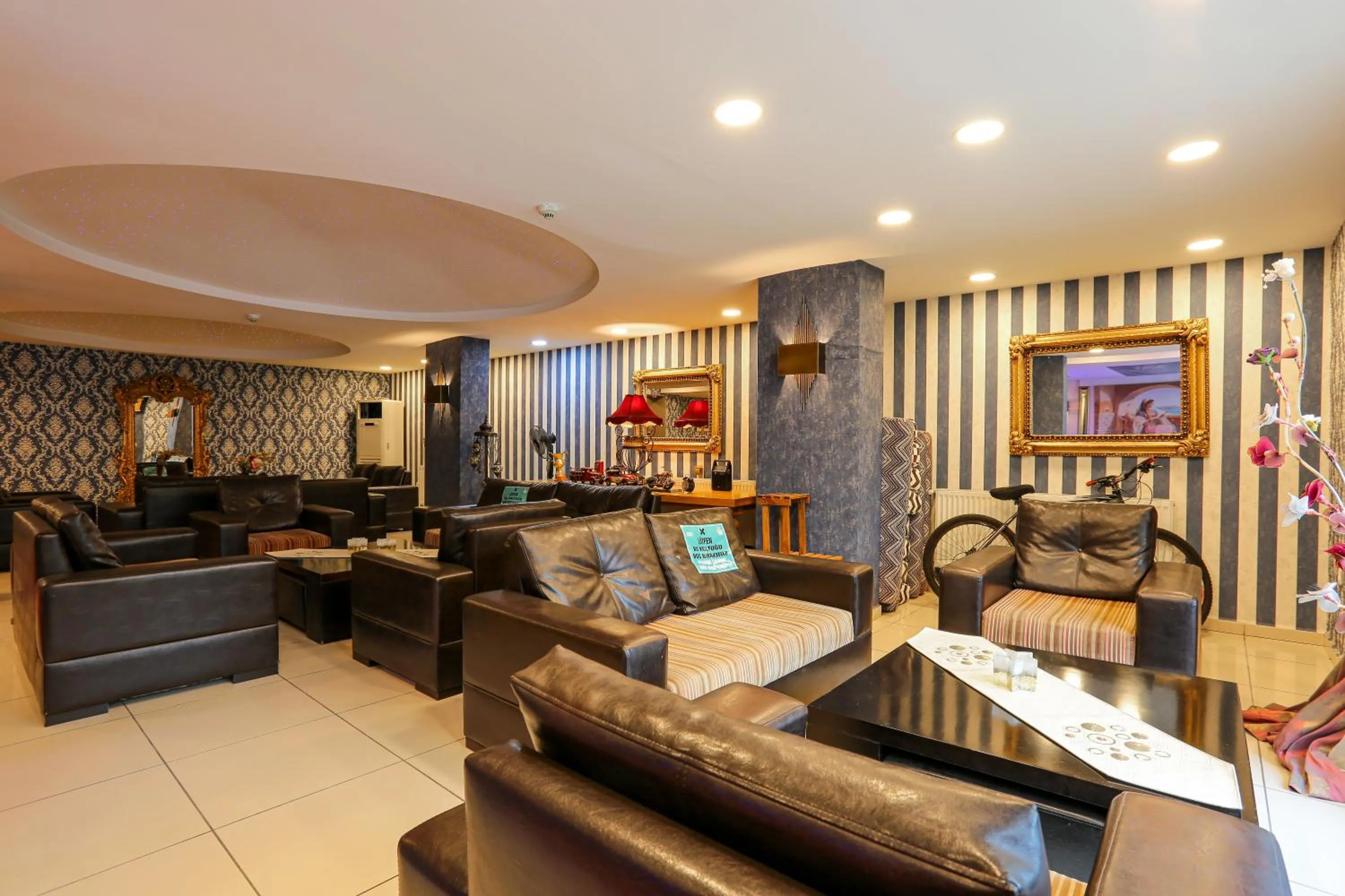 Living room in Turkuaz Hotel