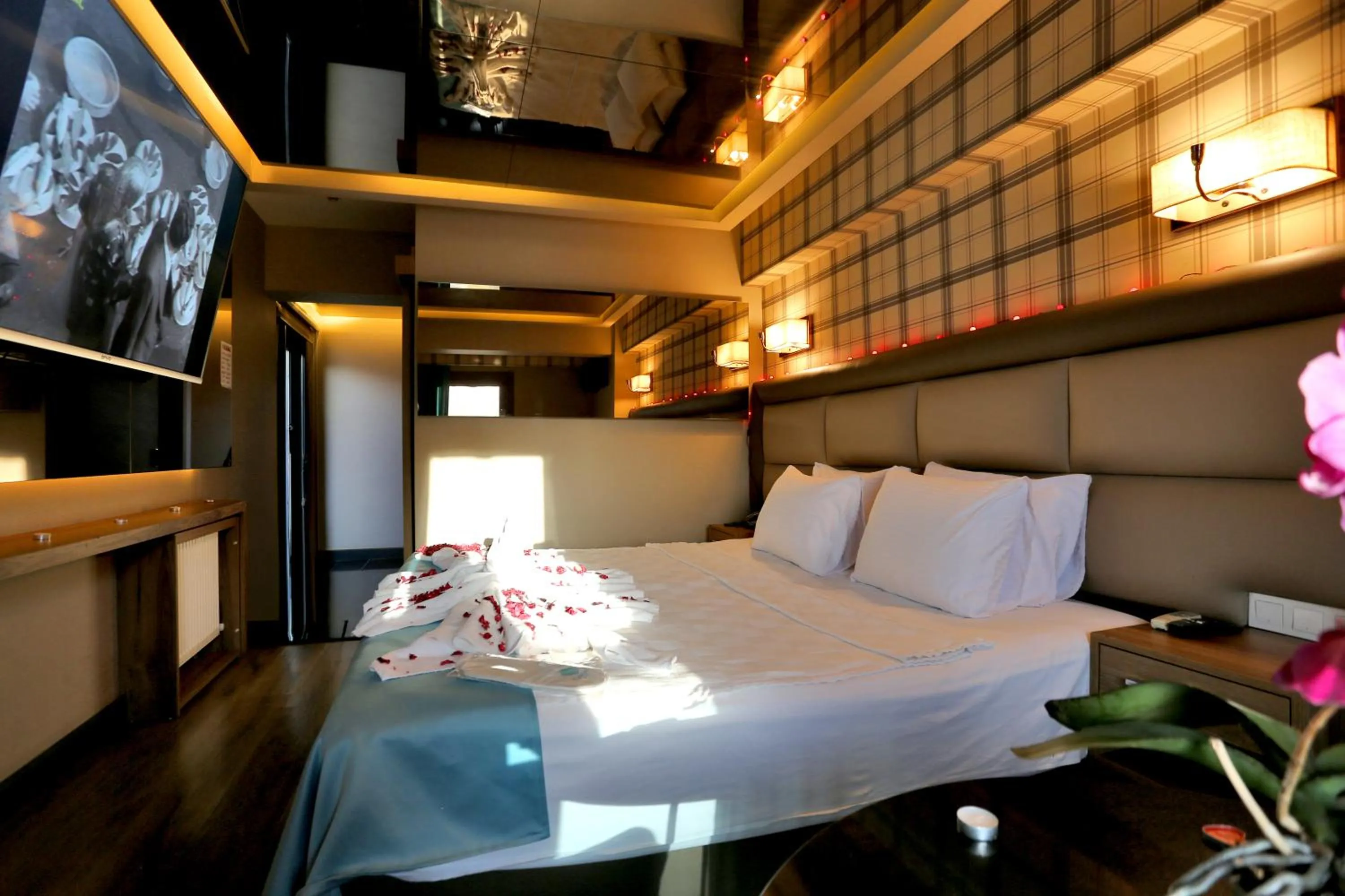 Bedroom, Bed in Turkuaz Hotel