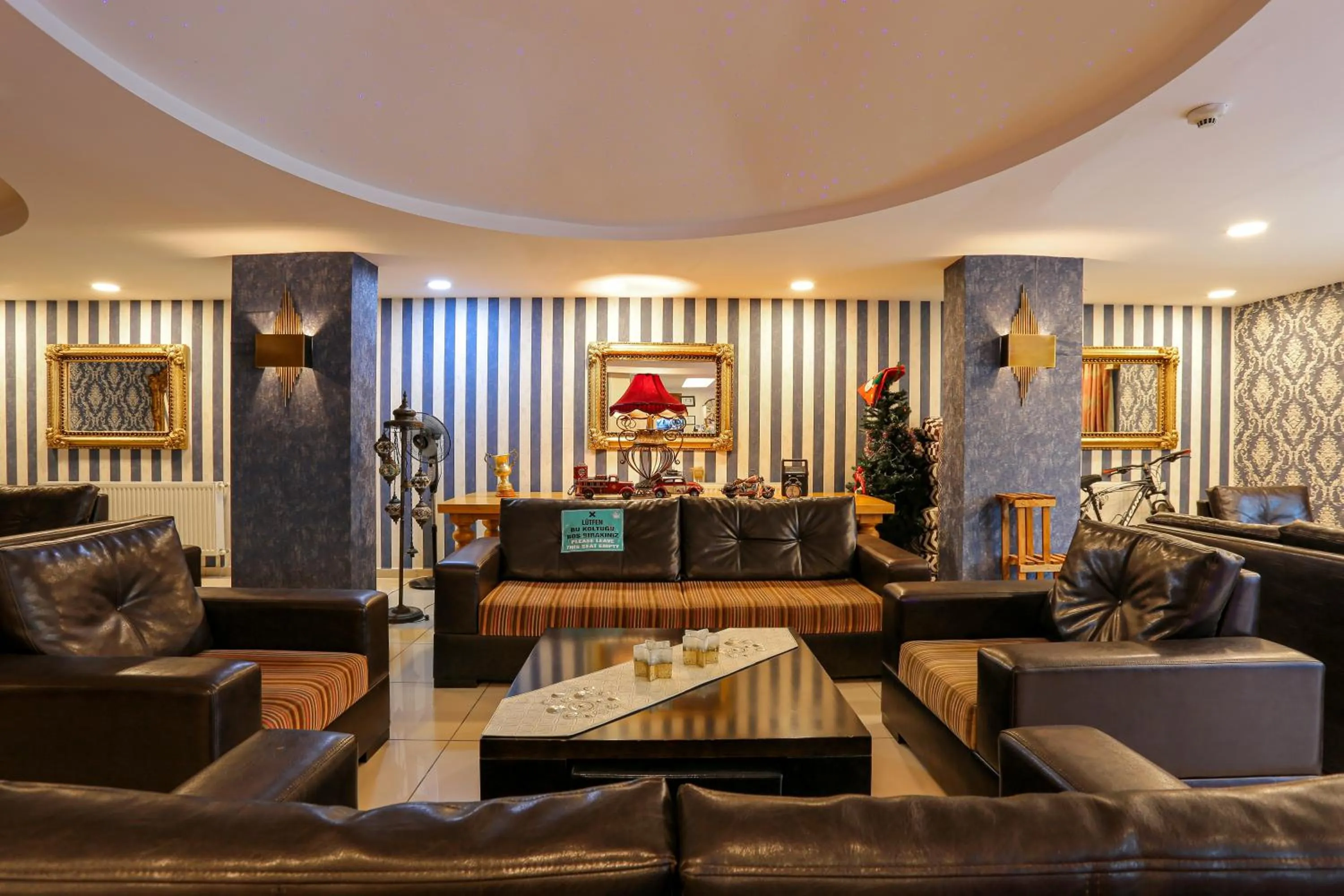 Seating area in Turkuaz Hotel