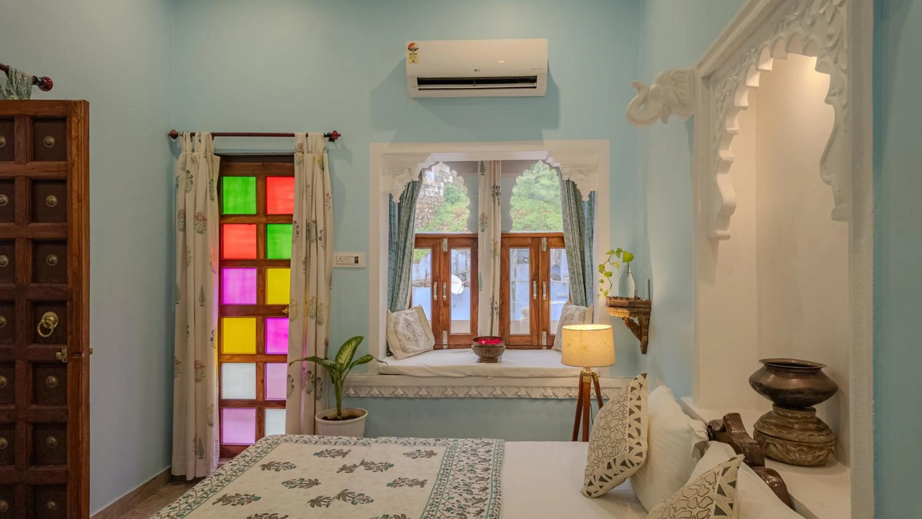 Deluxe Double Room with Balcony - single occupancy in The Castle View Homestay