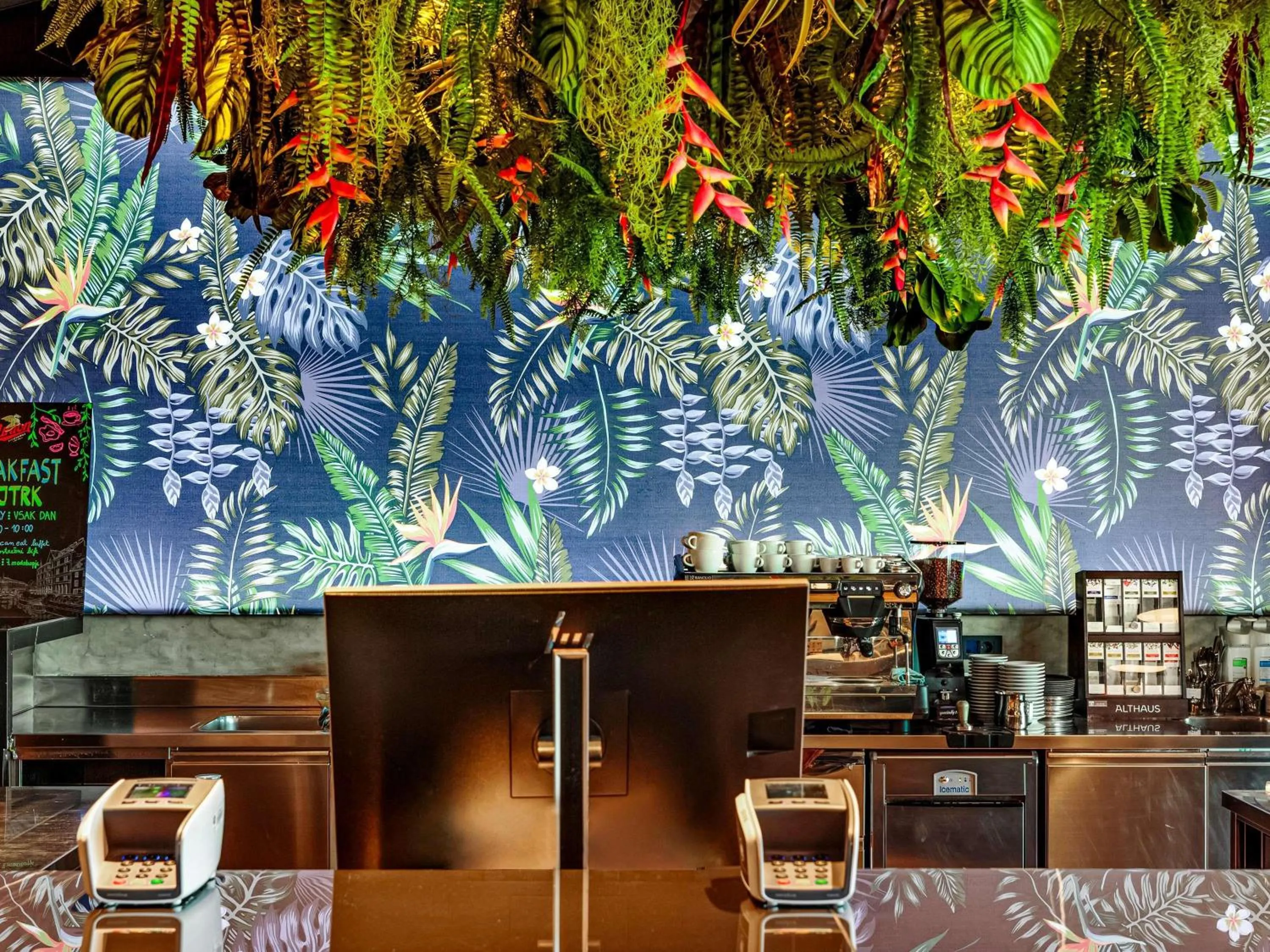 Lounge or bar in ibis Styles Ljubljana The Fuzzy Log