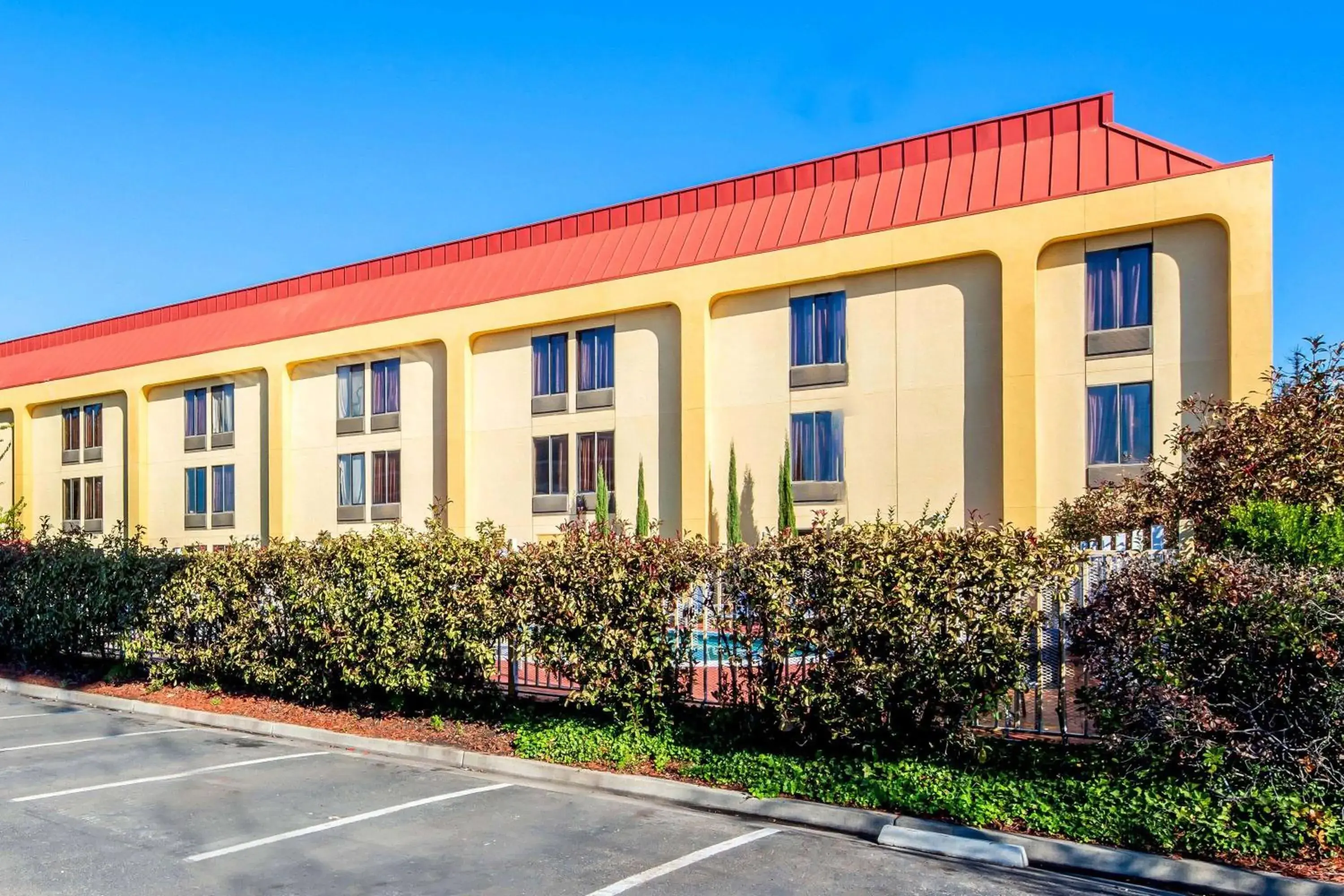 Property Building in La Quinta by Wyndham Oakland Airport Coliseum