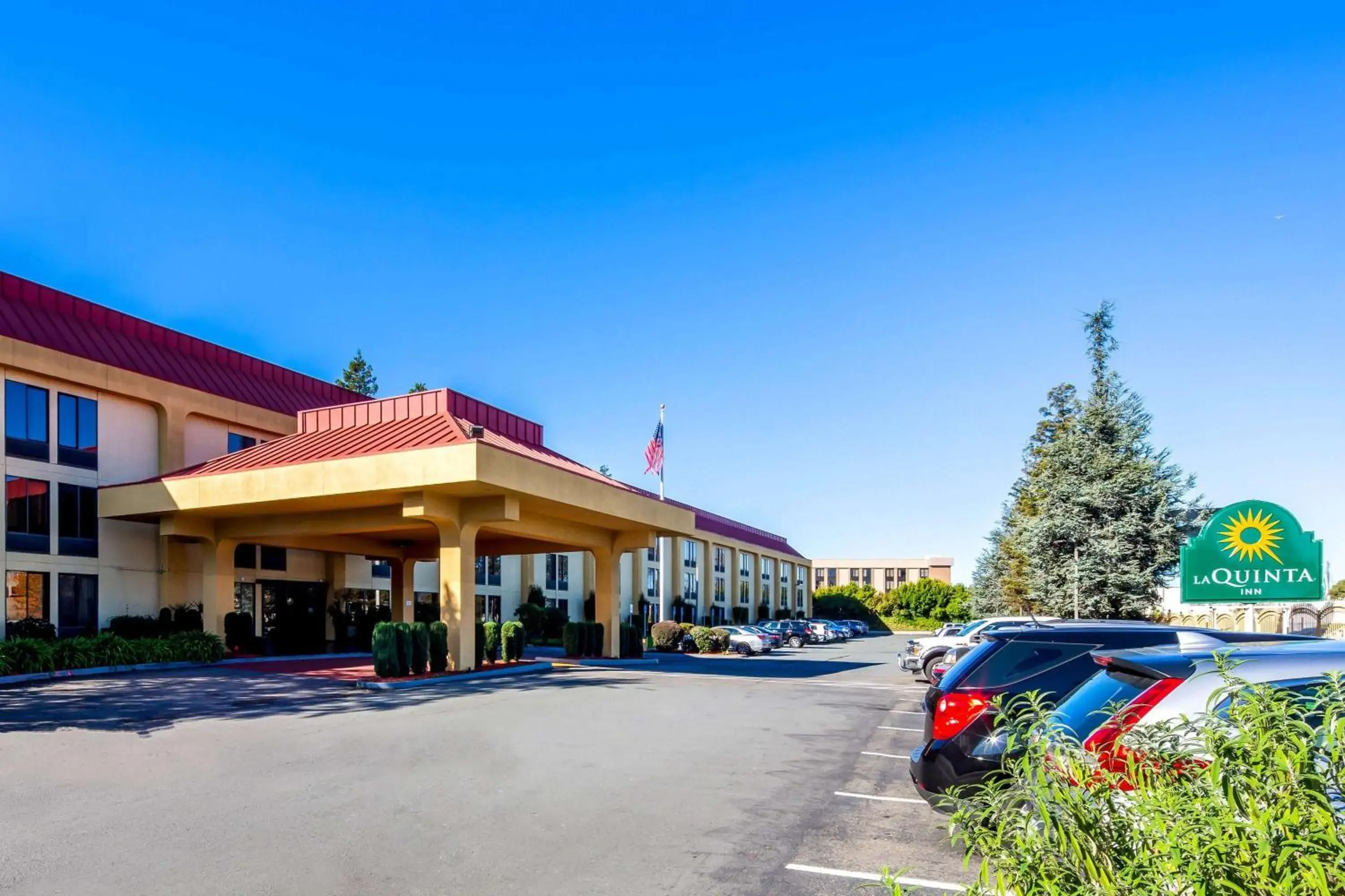 Property building in La Quinta by Wyndham Oakland Airport Coliseum