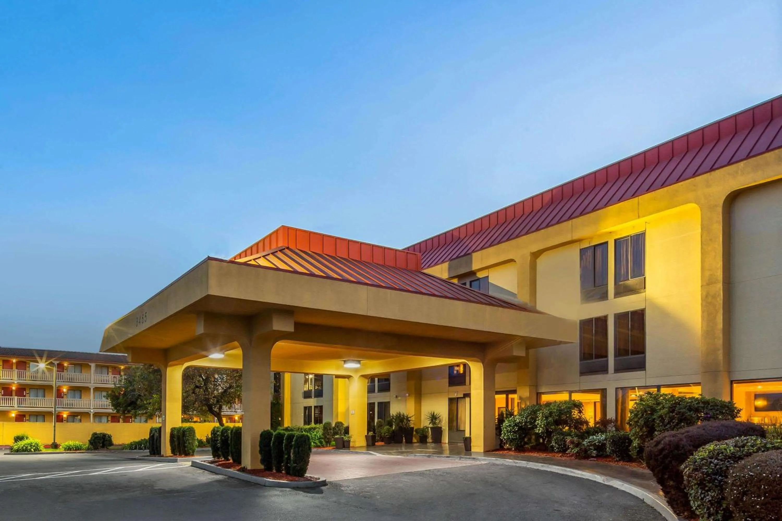 Property building in Oakland Airport Arena Hotel