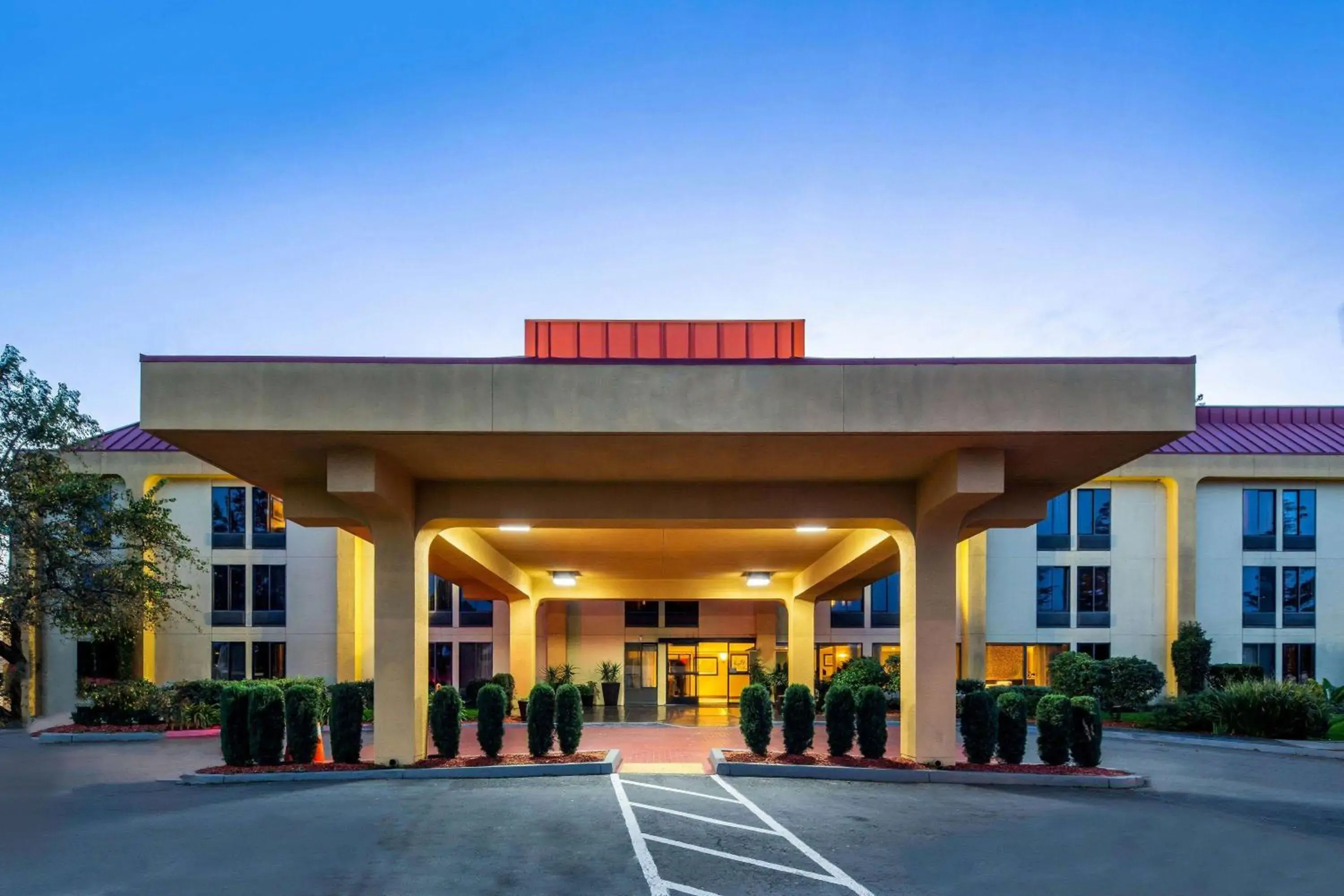 Property Building in La Quinta by Wyndham Oakland Airport Coliseum