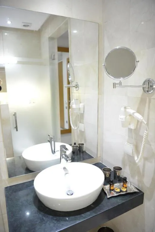 Toilet in Aralia Boutique Hôtel