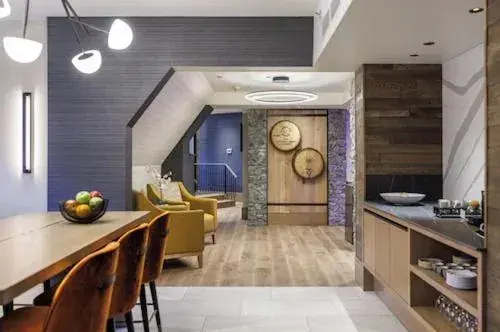 Lounge or bar in Alyeska Resort Lounge or bar in Alyeska Resort