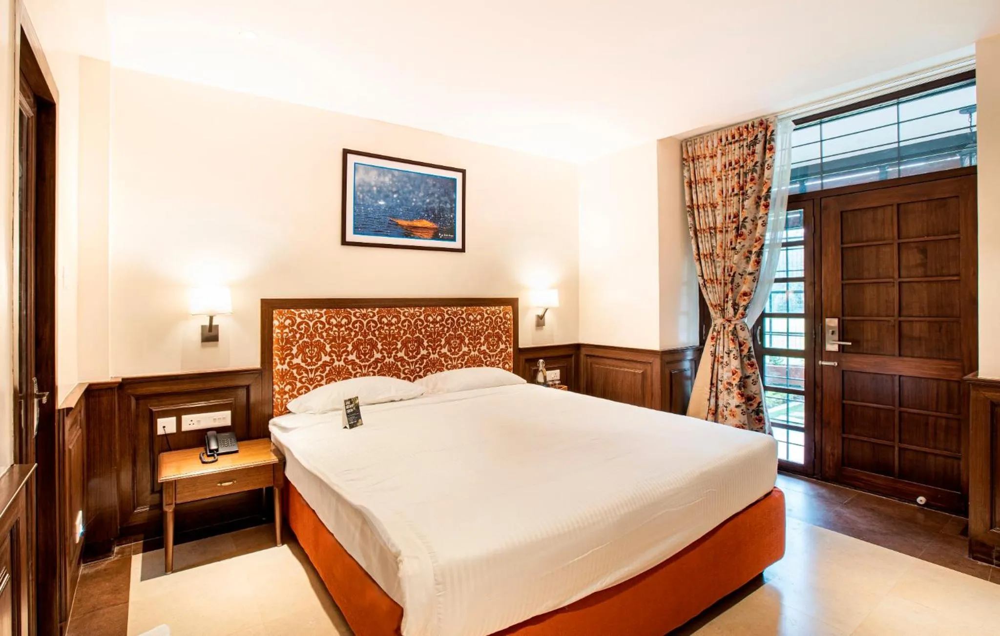 Bed in Hotel Raindrops