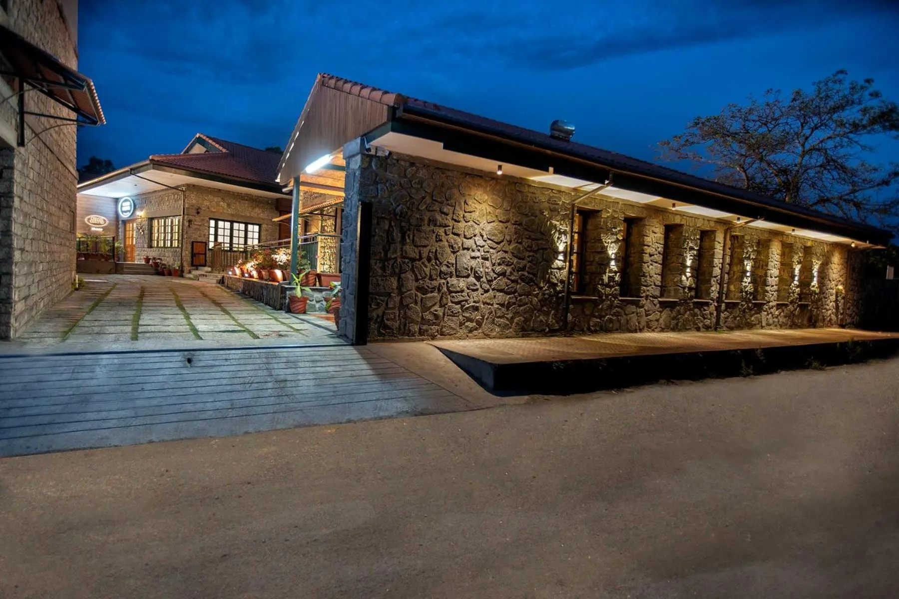 Facade/entrance in Hotel Raindrops