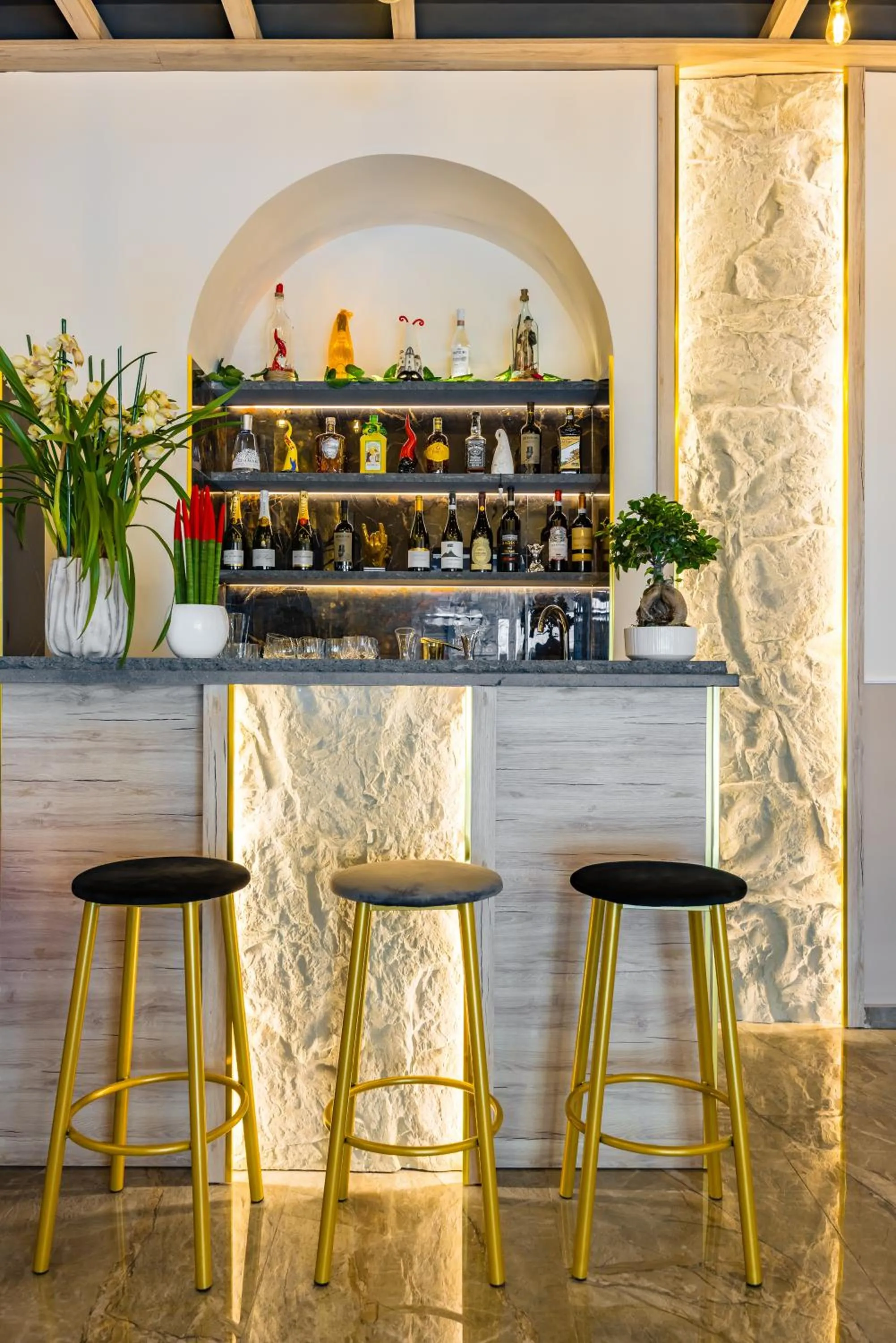 Restaurant/places to eat in Palace Napoli