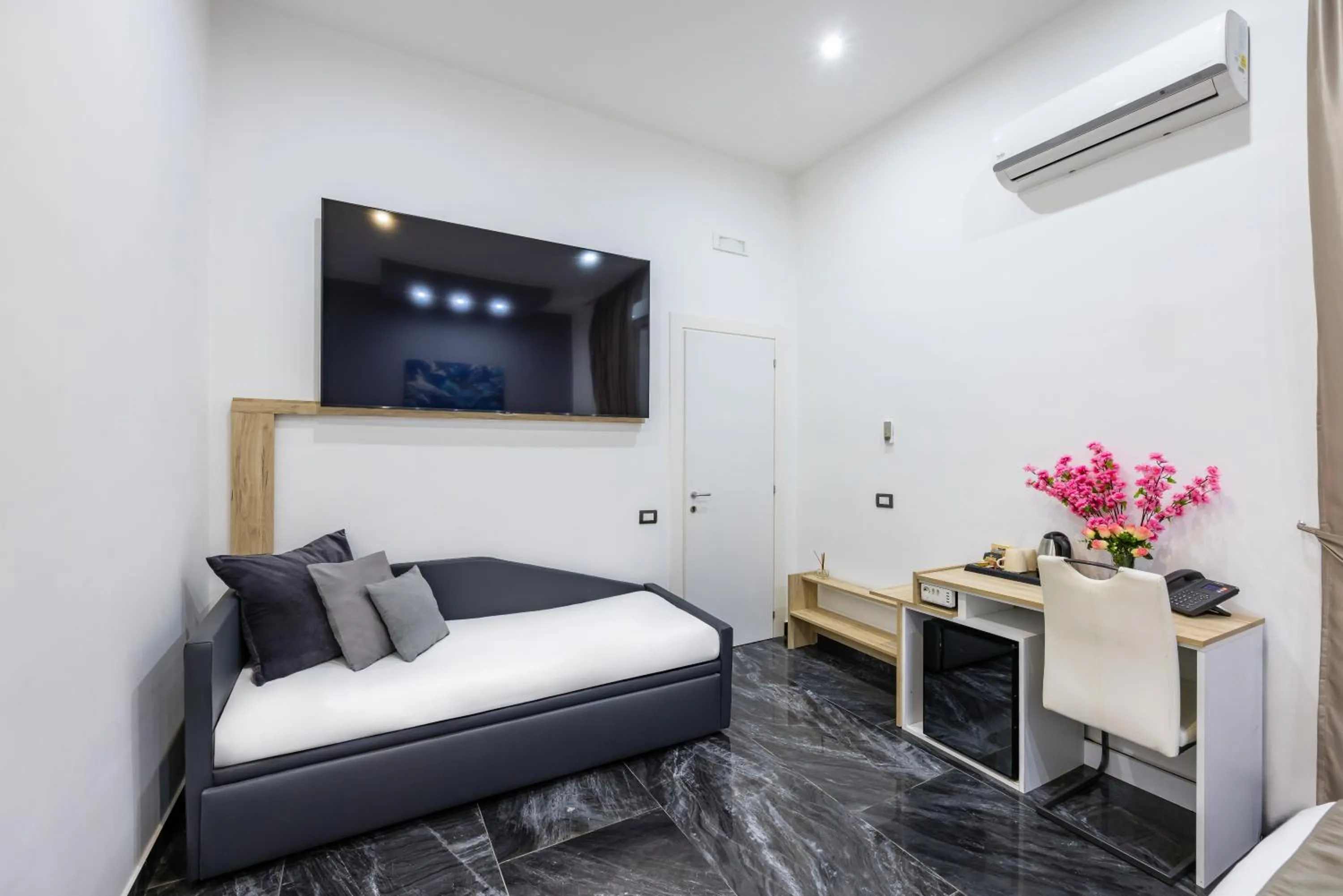 Bed in Palace Napoli