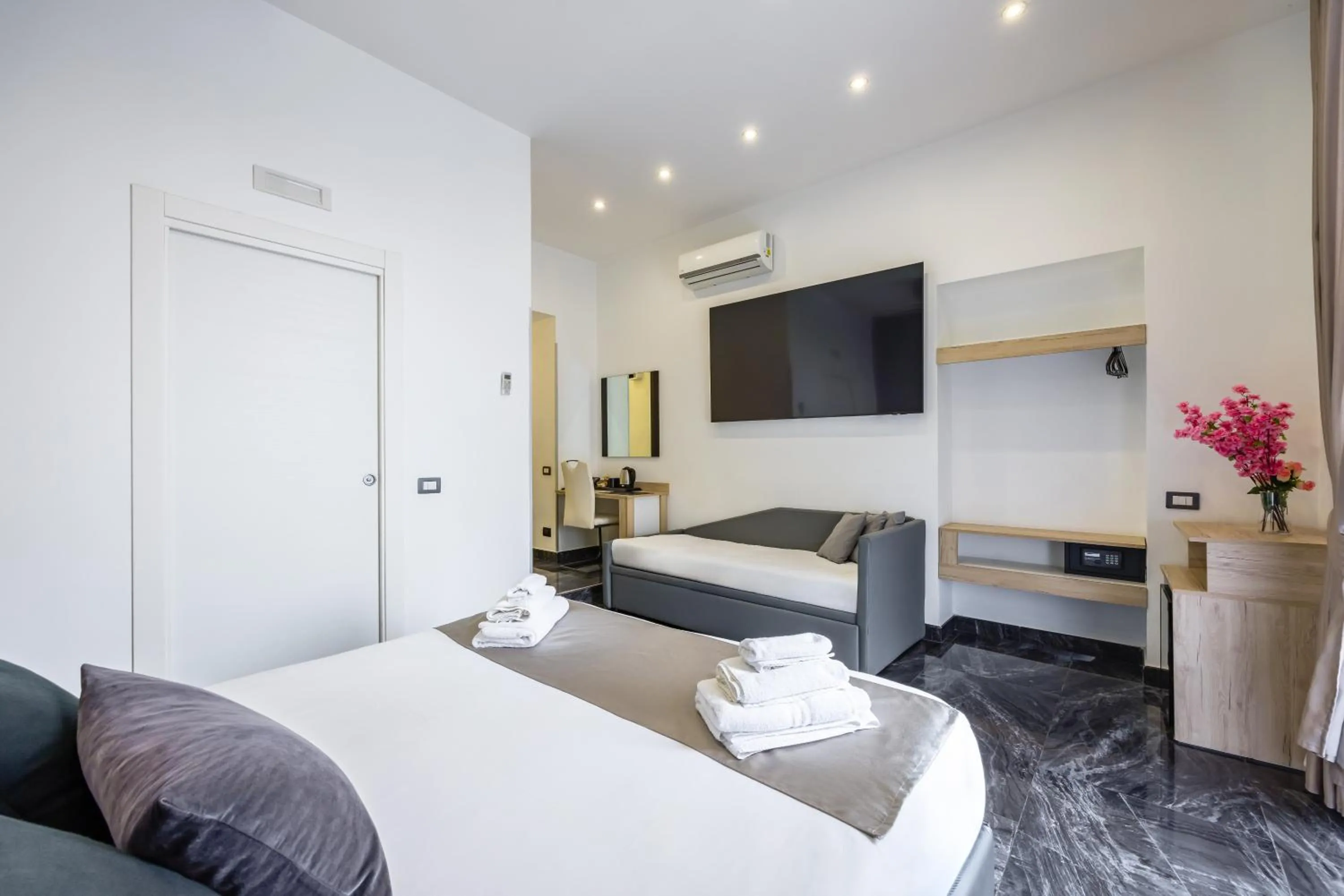 Bed in Palace Napoli