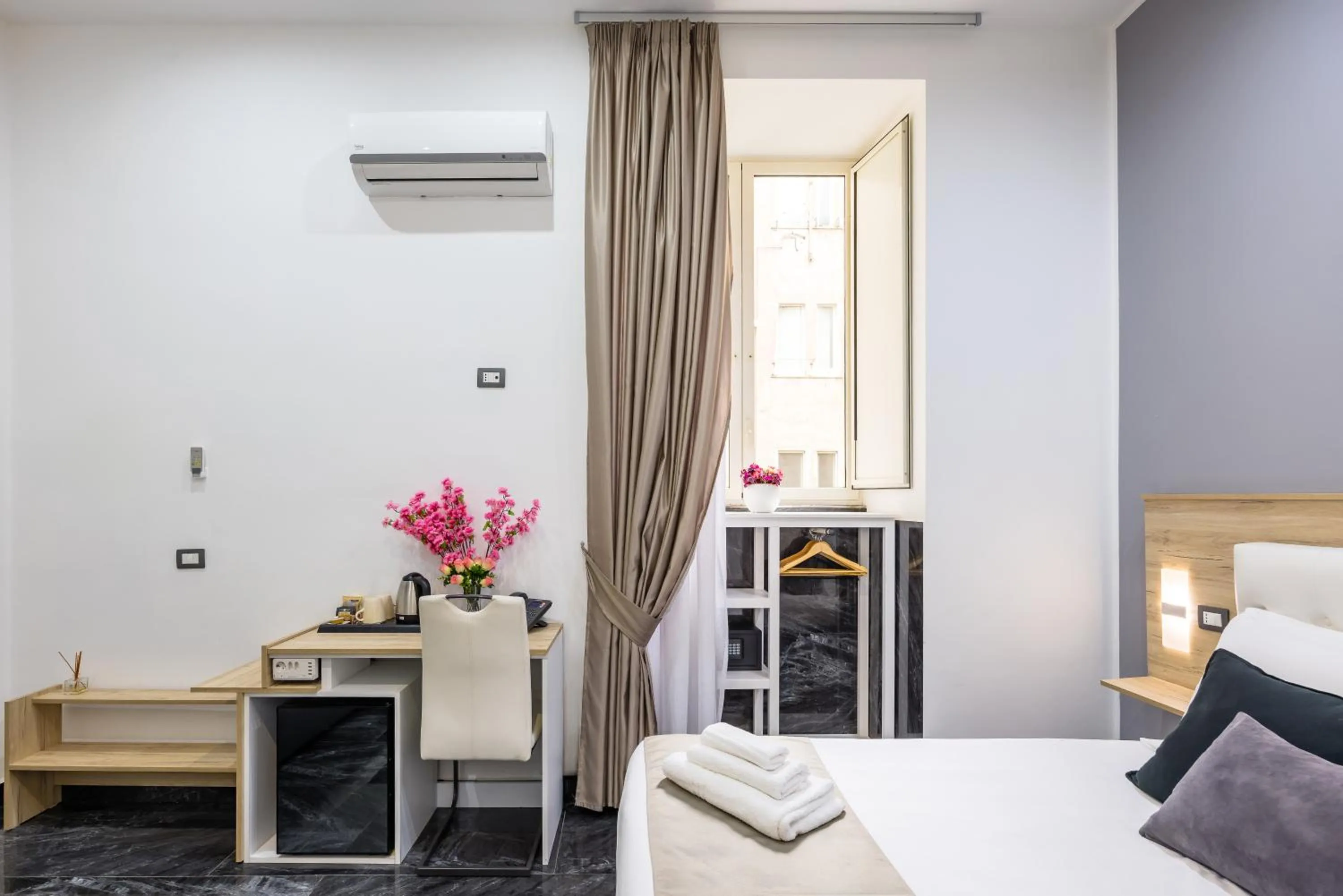 Bed in Bella Napoli Suites